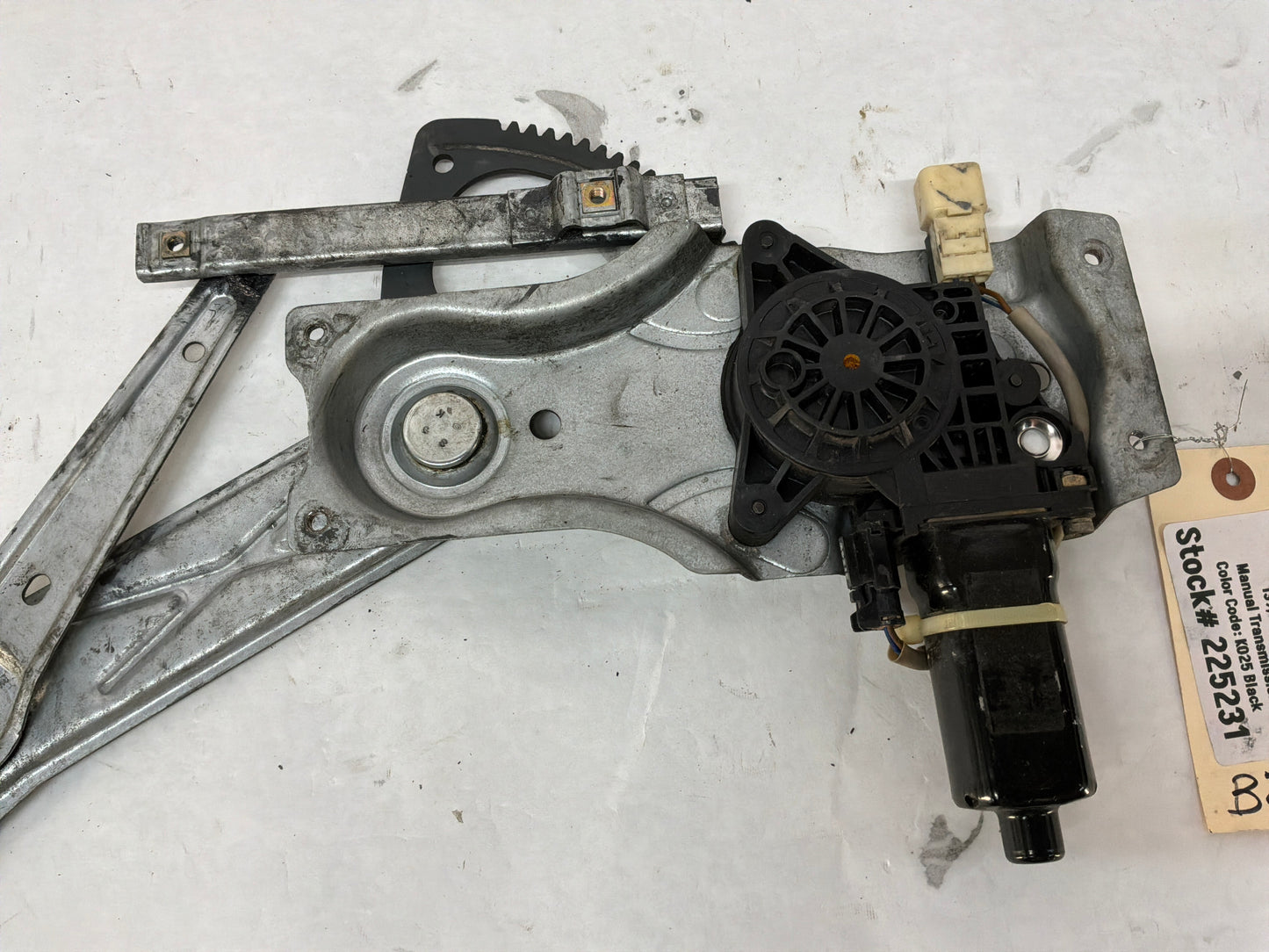 2004 Pontiac GTO RH Passenger Window Regulator w/ Motor OEM