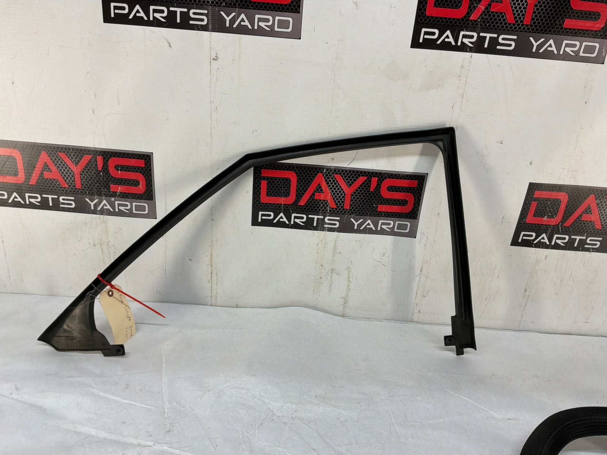 2014 Cadillac CTS-V Sedan RH Passenger Front Door Garnish Molding Trim OEM - Day's Parts Yard