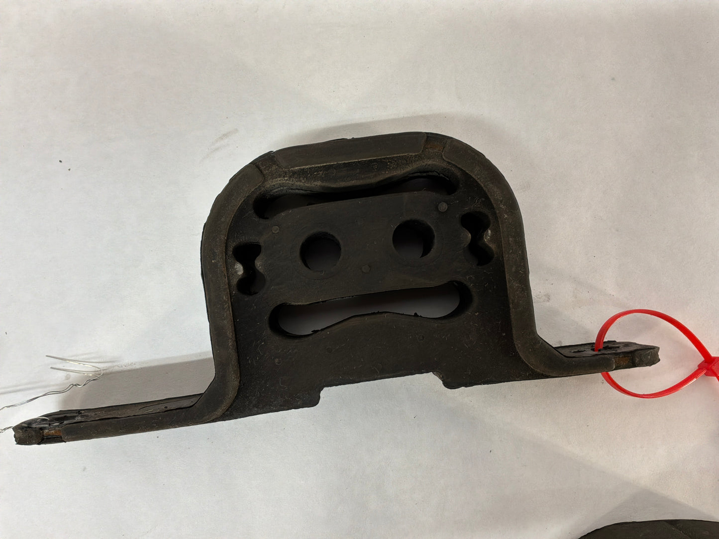 2008 Pontiac G8 Base Exhaust Muffler Hanger Bracket Mount Bushing OEM