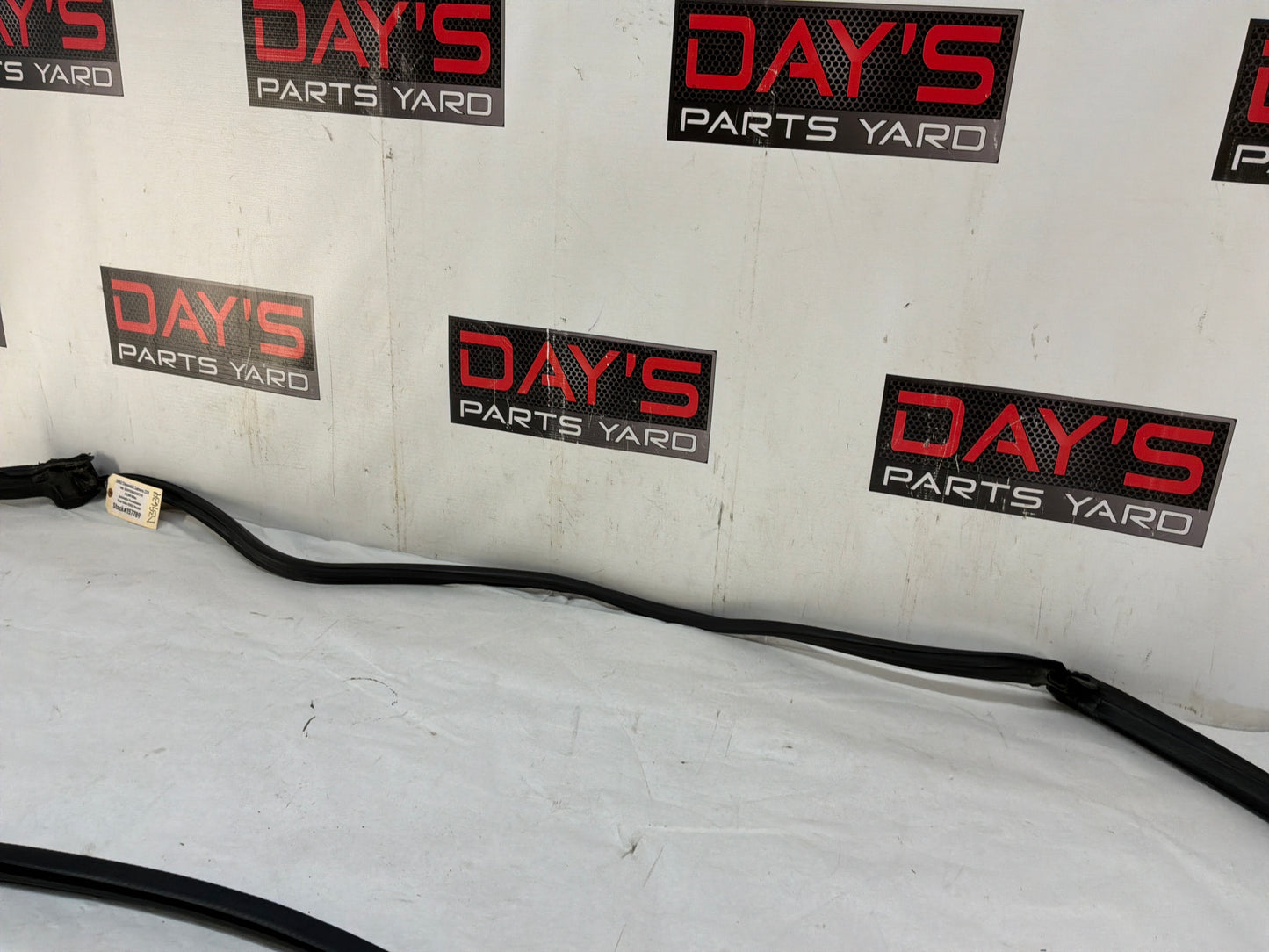 Lh door seal - Day's Parts Yard
