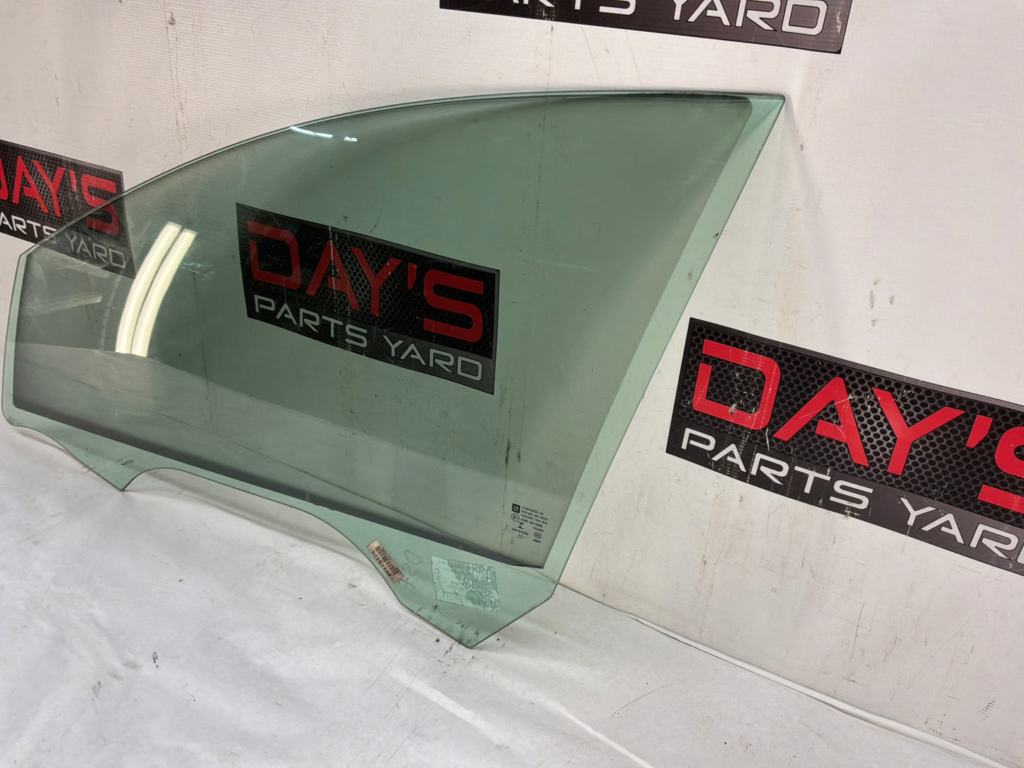 Lh front door window glass - Day's Parts Yard