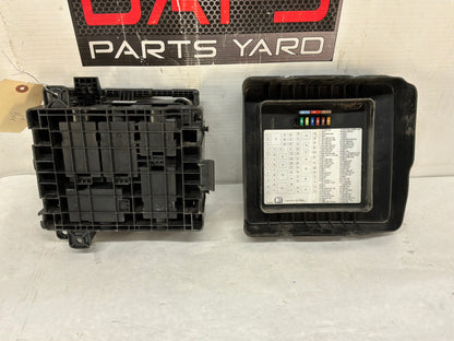 2016 Chevy Caprice PPV Engine Relay Fuse Box Junction Module w/ Lid OEM