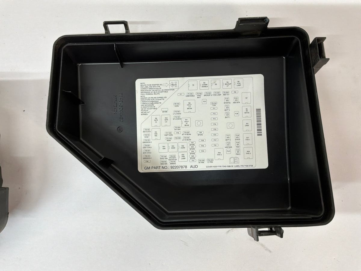 2009 Pontiac G8 GT Fuse Box w/ Lid Cover OEM - Day's Parts Yard