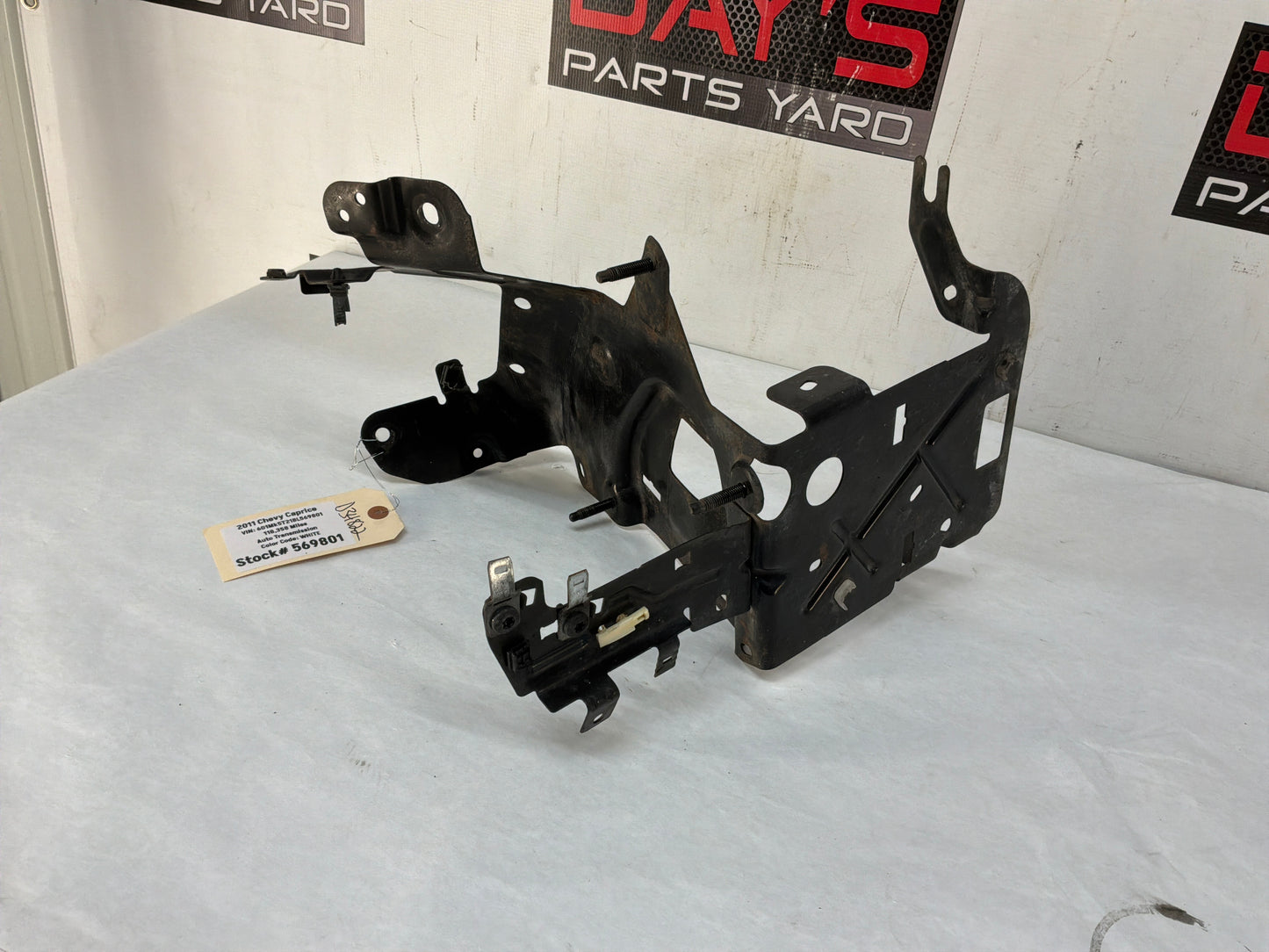 Front fuse box bracket - Day's Parts Yard