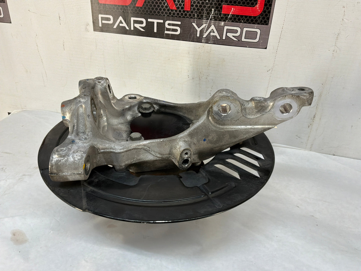 2014 Chevy Camaro ZL1 LH Driver Front Suspension Spindle Knuckle Hub OEM