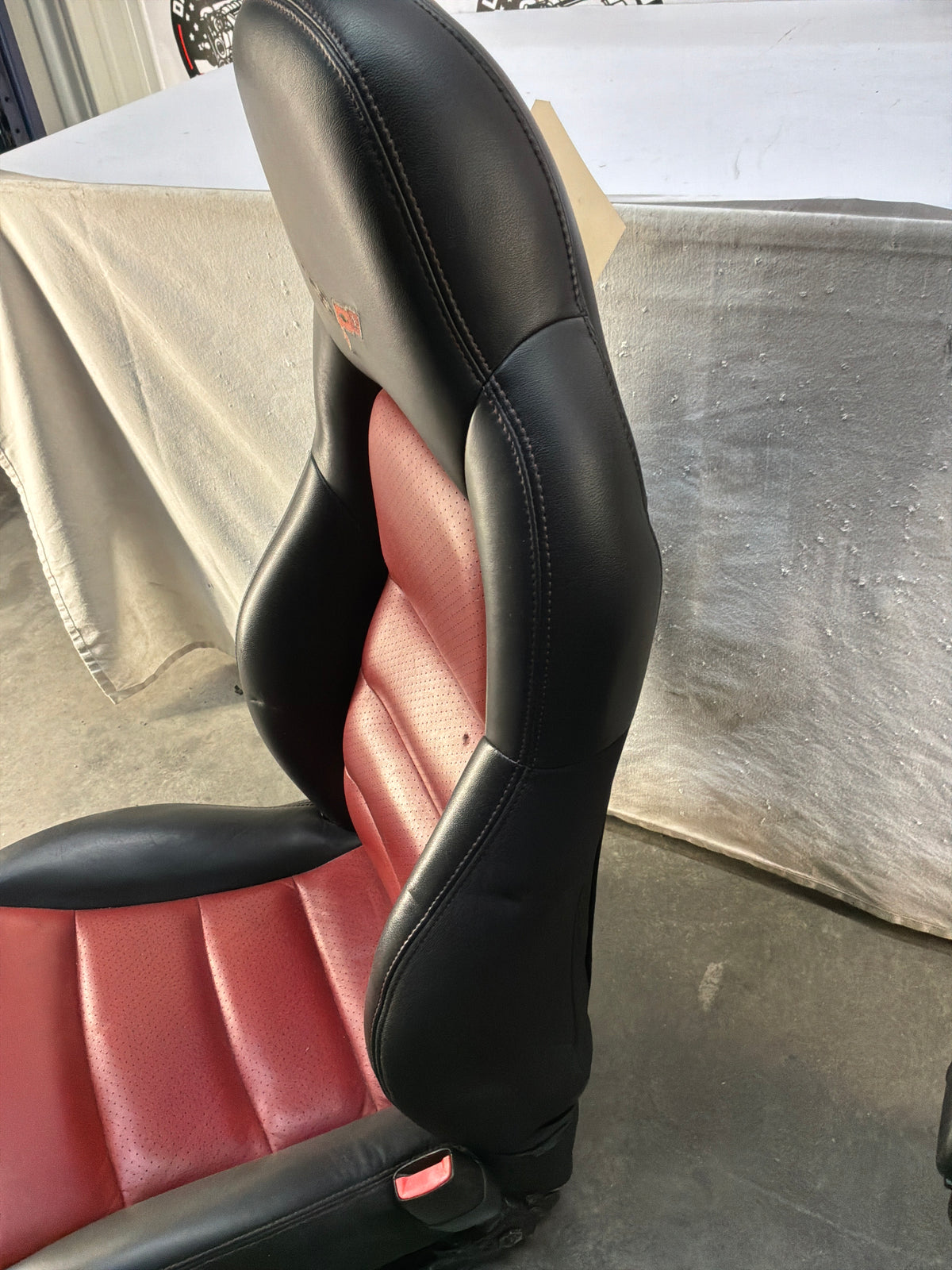 2007 Chevy C6 Corvette Convertible Seats RH & LH Front Seats OEM Red & Black