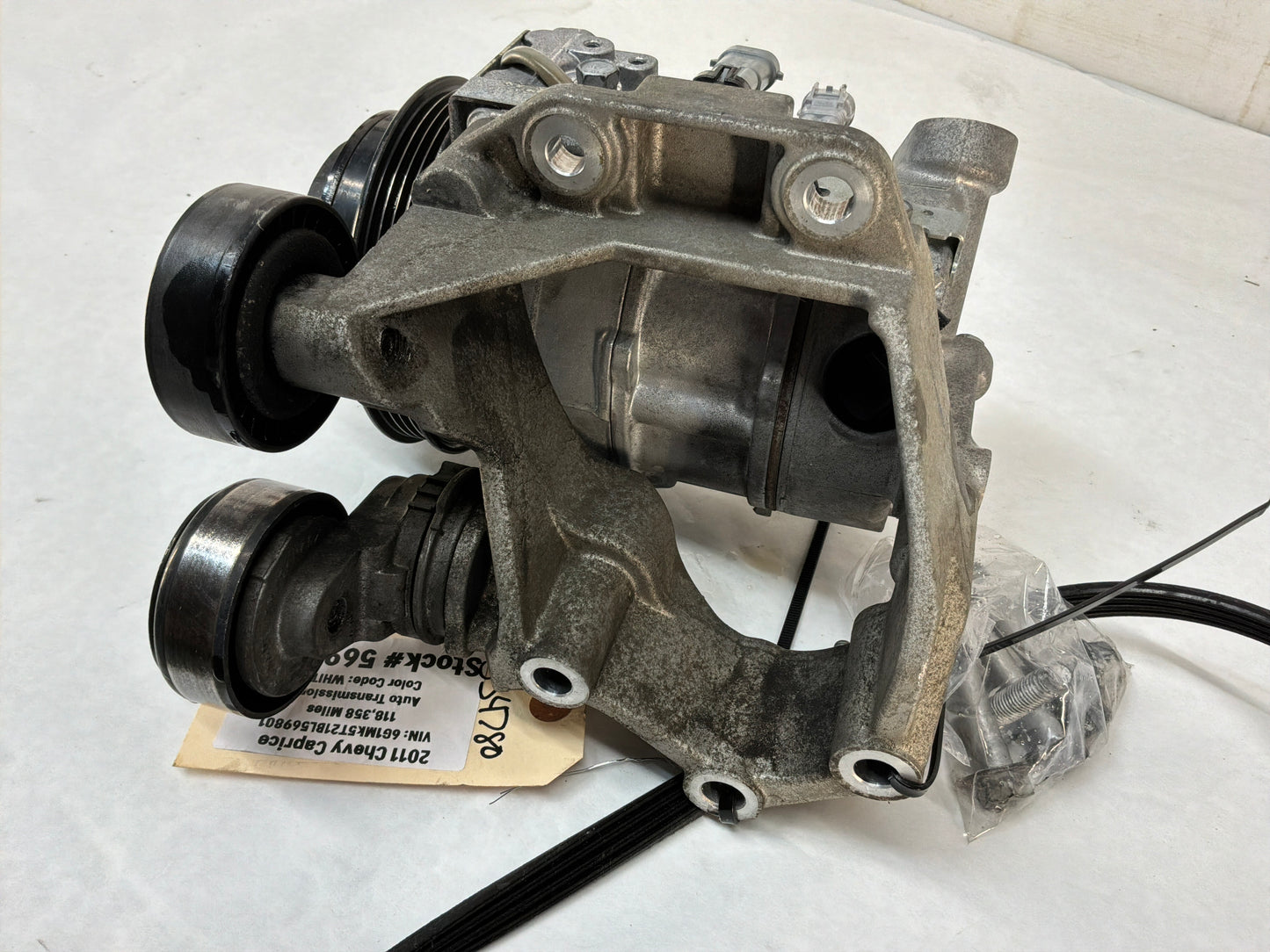 Ac compressor w. Bracket - Day's Parts Yard