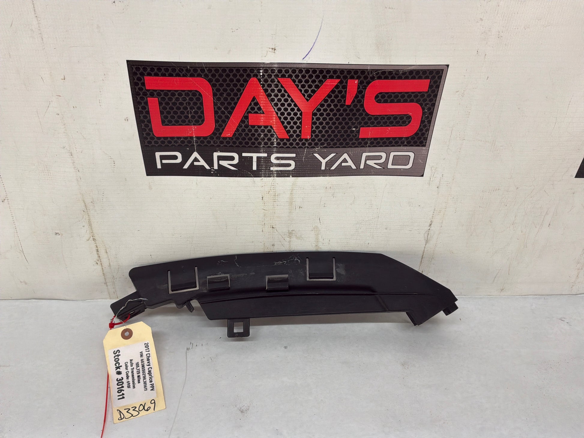 Bumper bracket - Day's Parts Yard