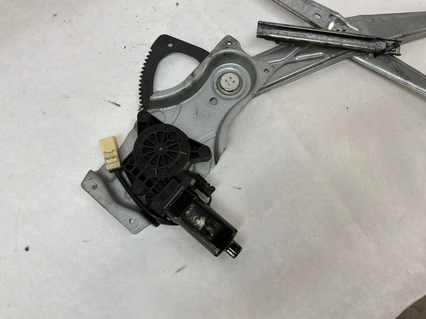 2005 Pontiac GTO LH Driver Front Window Regulator Motor OEM