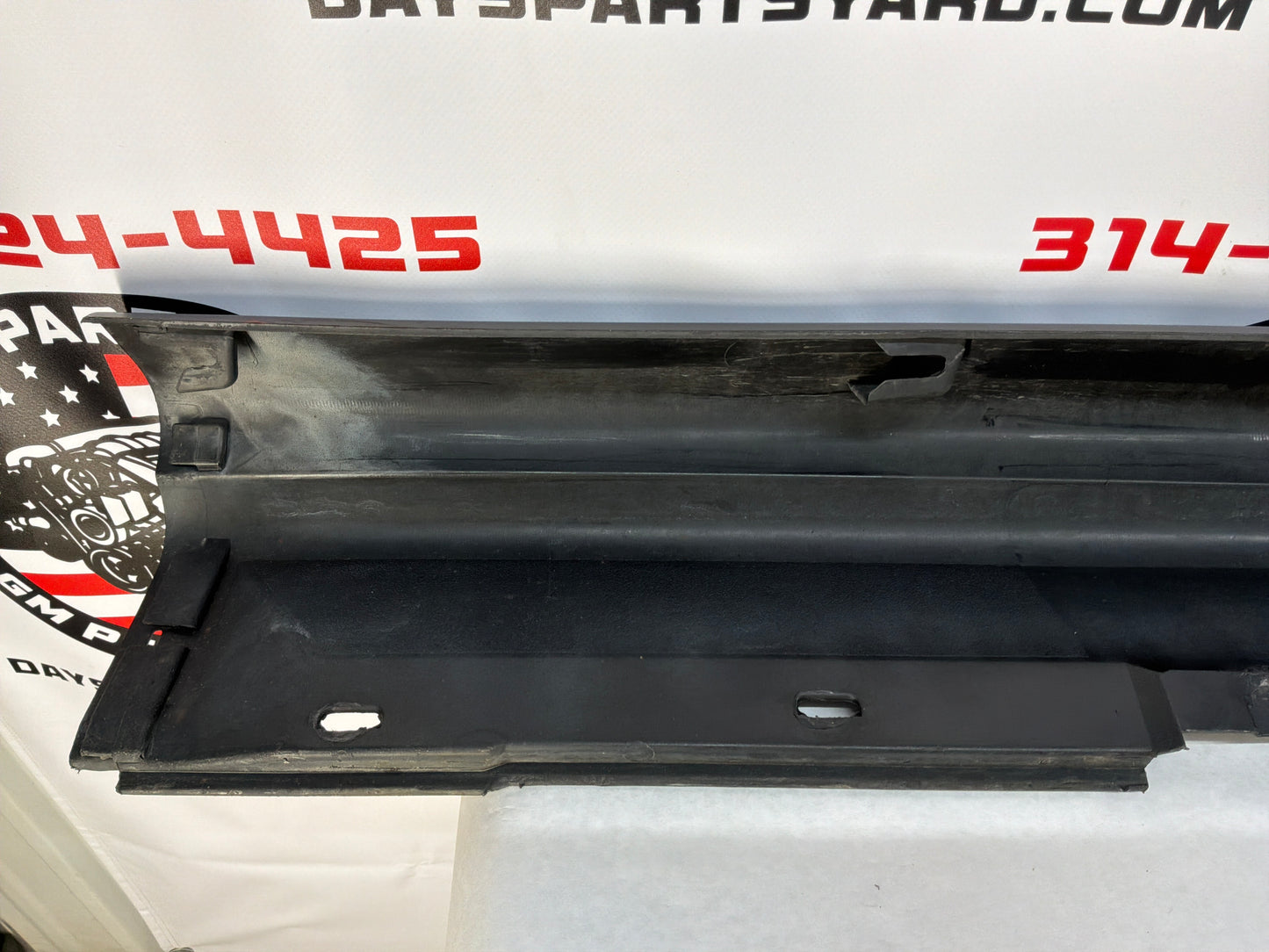 2004 Pontiac GTO LH Driver Rocker Molding Side Skirt Trim Panel Black OEM