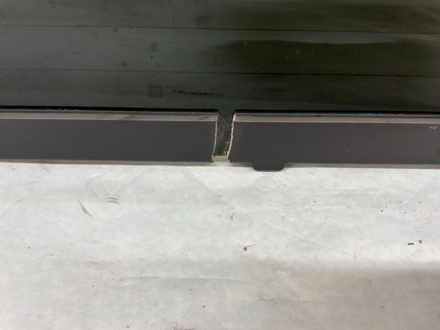 2012 Chevy Avalanche Rear Back Midgate Cargo Window Glass Panel OEM