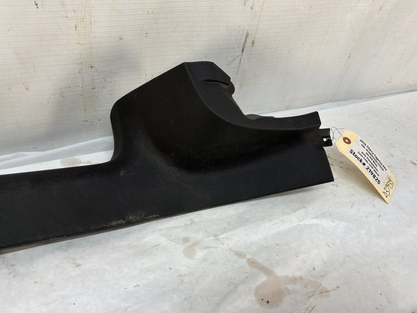 2016 Chevy Caprice PPV LH Driver Rear Door Carpet Retainer Sill Trim Panel Molding OEM