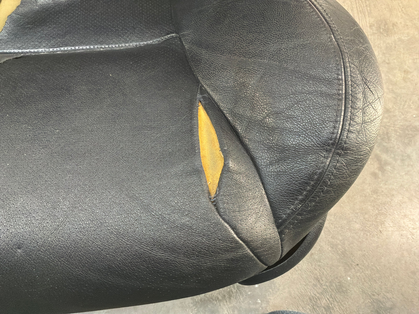 2006 Pontiac GTO Seats Fronts and Rears Black Leather OEM