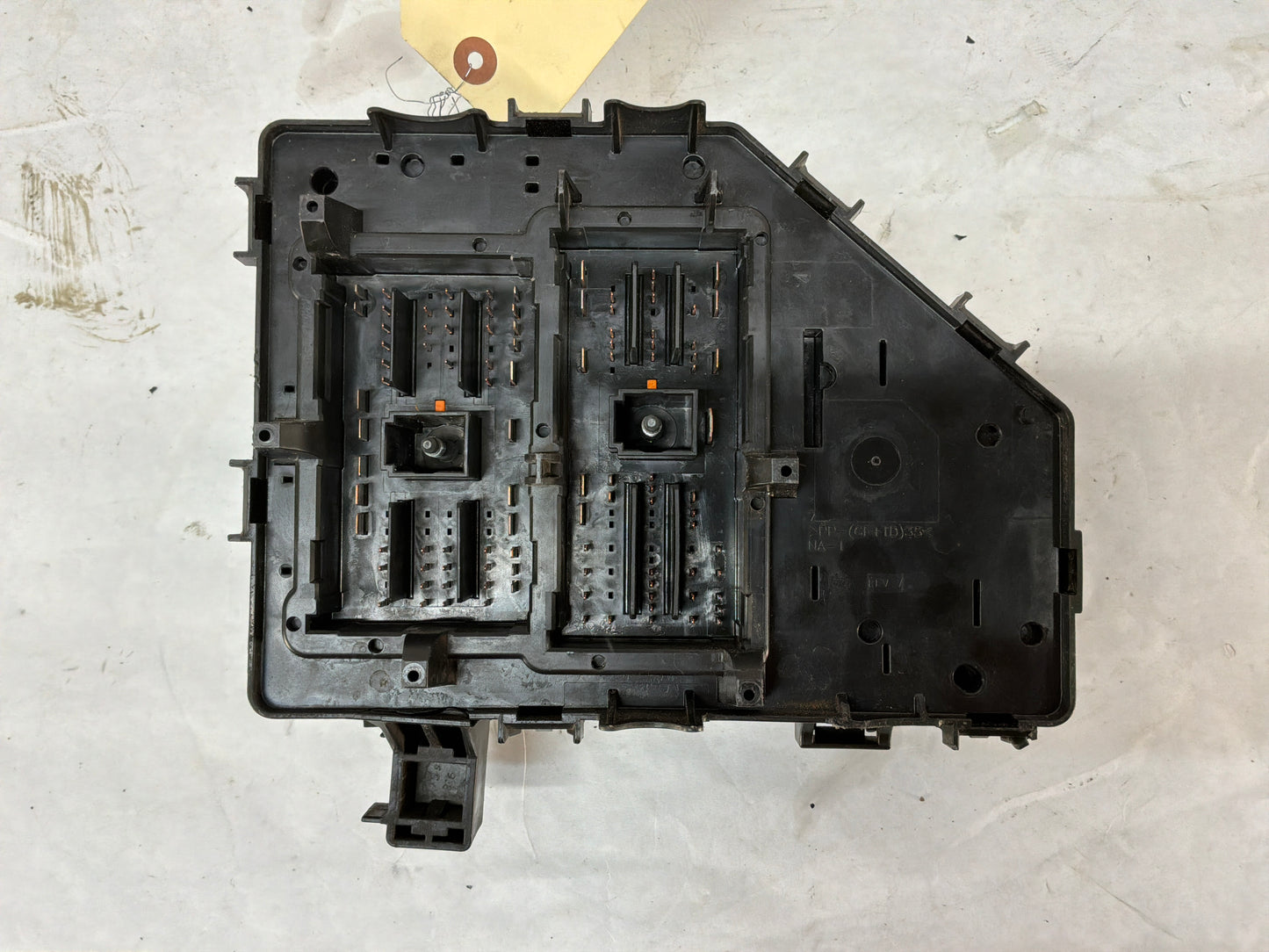 2008 Pontiac G8 GT Engine Bay Fuse Relay Wiring Junction Block Box Cover Lid OEM