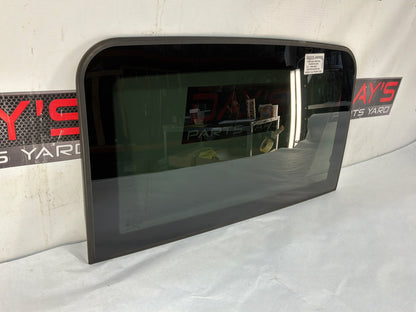 Front sunroof glass - Day's Parts Yard