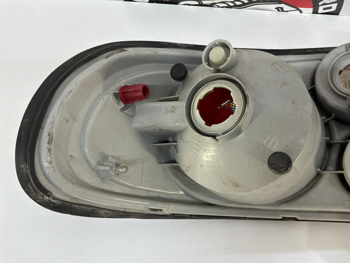2006 Pontiac GTO RH Passenger Tail Light Taillight Lamp OEM