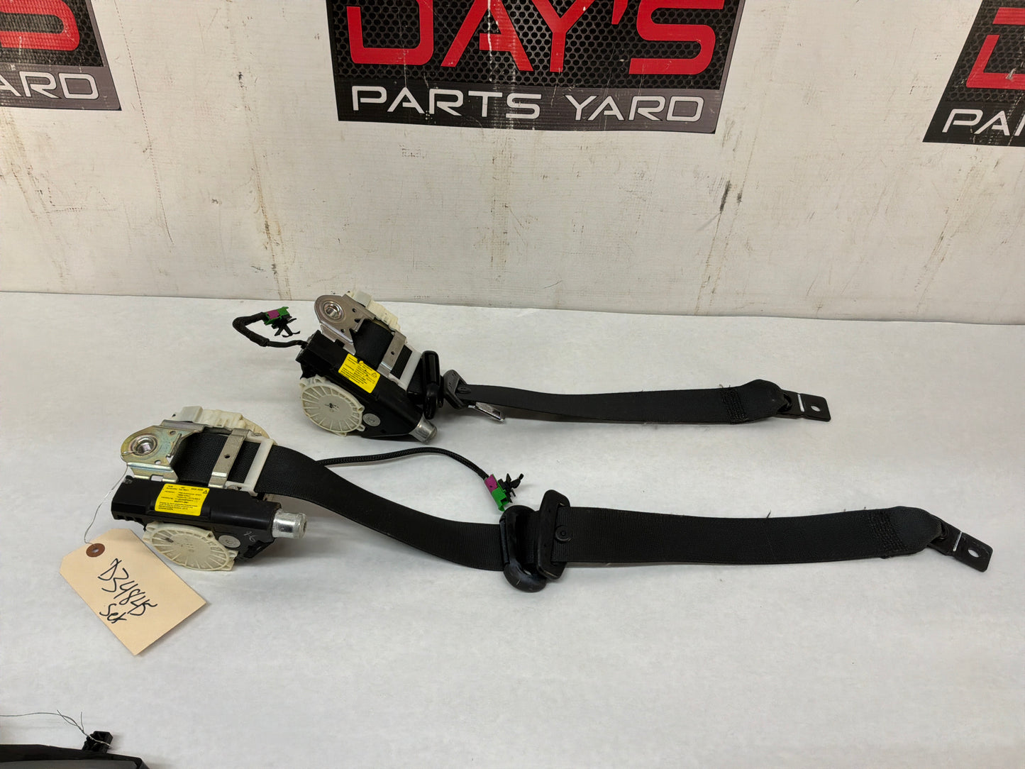 Front seatbelts - Day's Parts Yard
