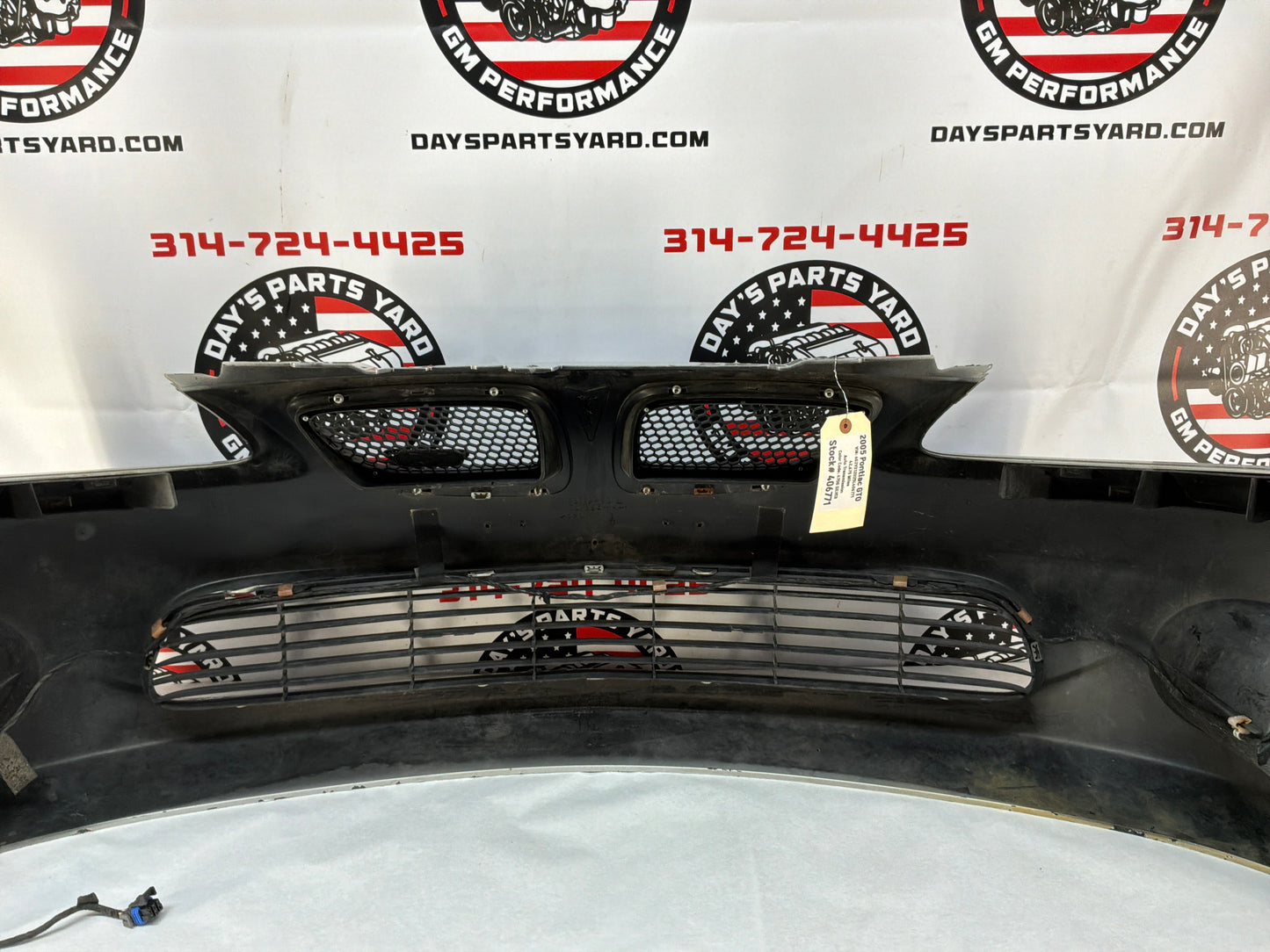 2005 Pontiac GTO Front Bumper Cover Fascia Silver OEM
