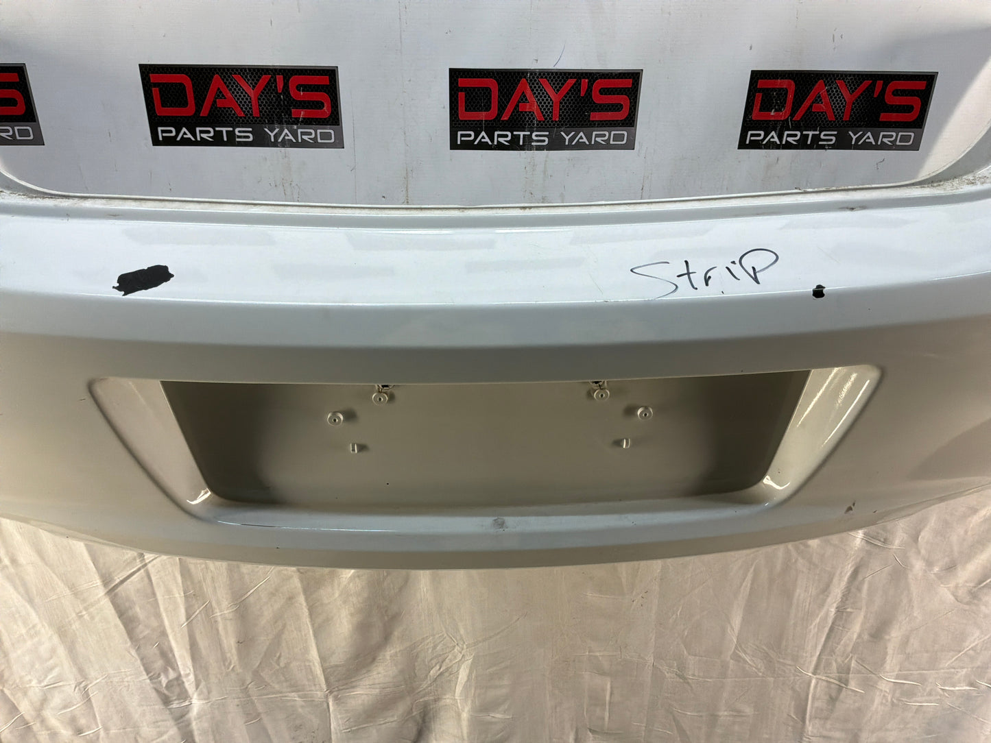Rear bumper - Day's Parts Yard