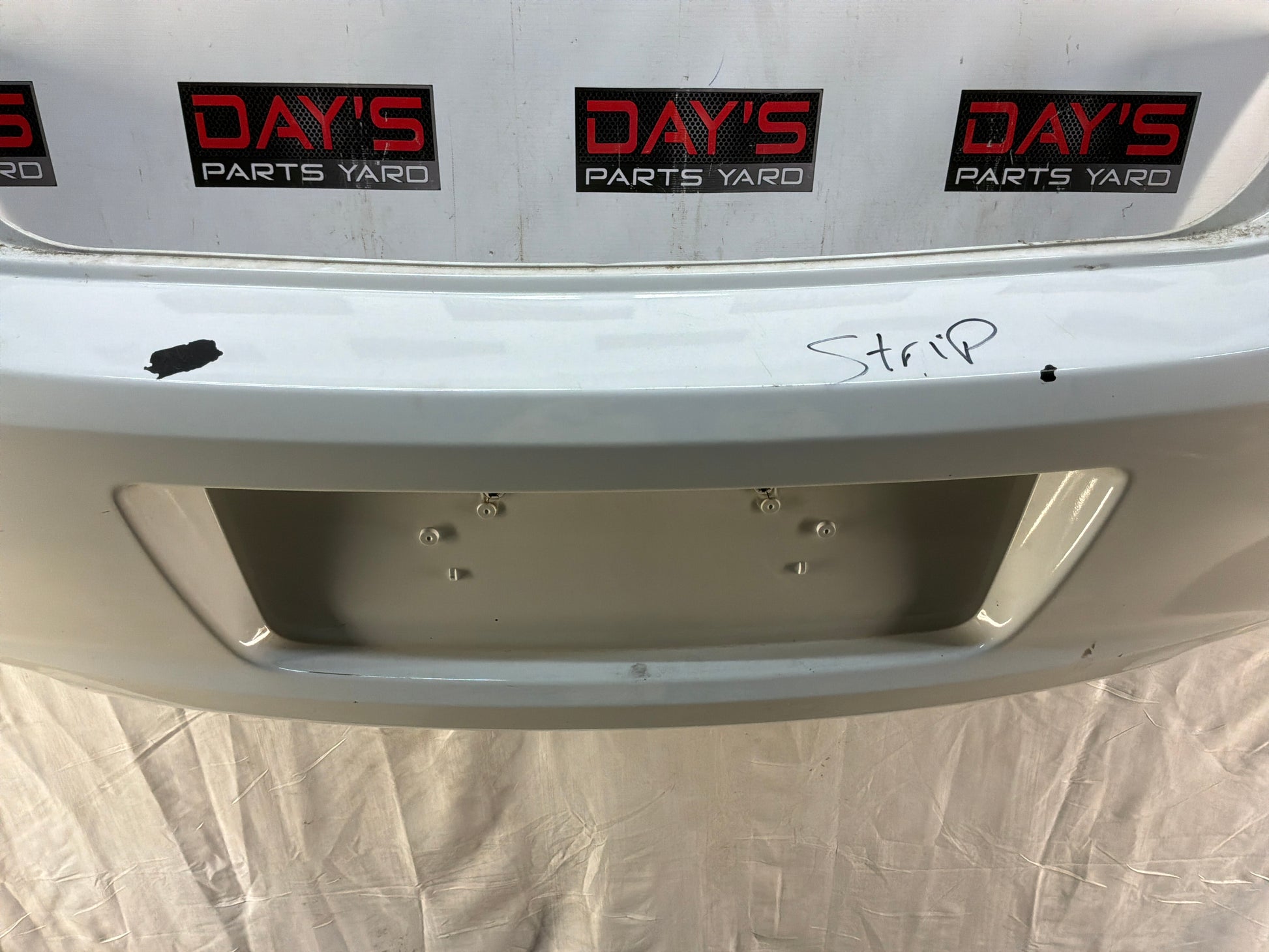 Rear bumper - Day's Parts Yard