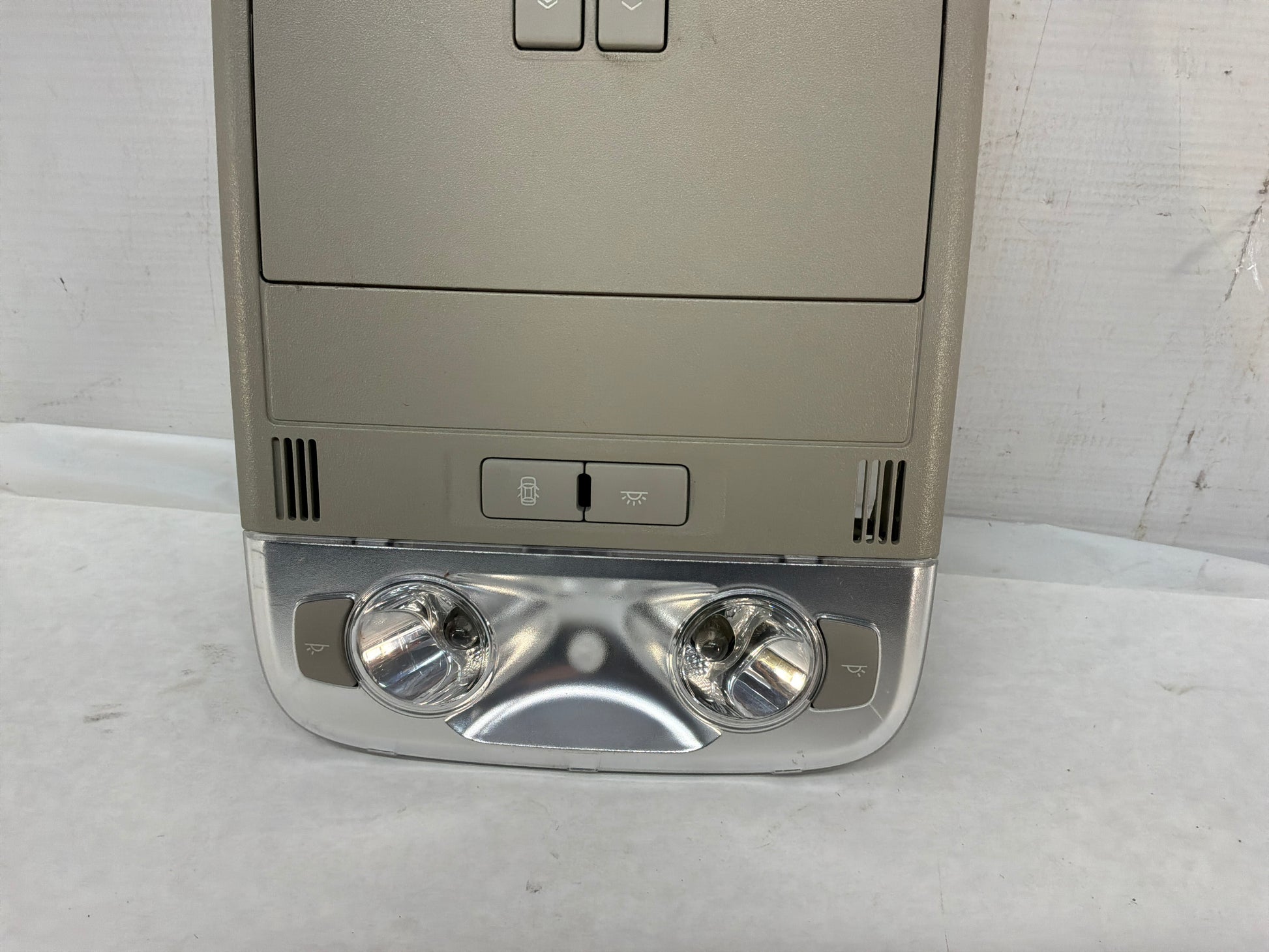 2014 Chevrolet SS Sedan Over Head Overhead Console Dome Map Light Lamp OEM - Day's Parts Yard
