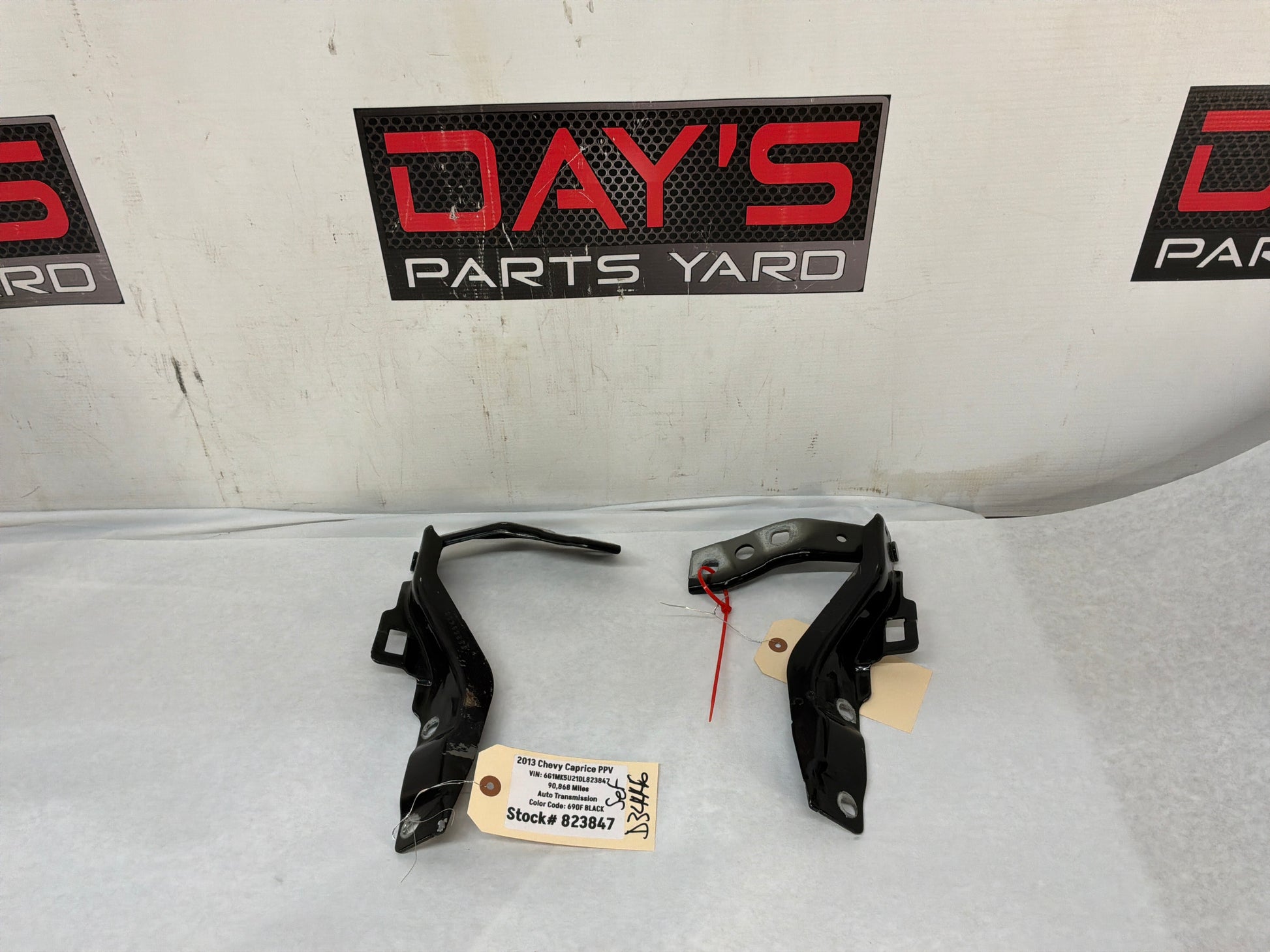 Hinges - Day's Parts Yard