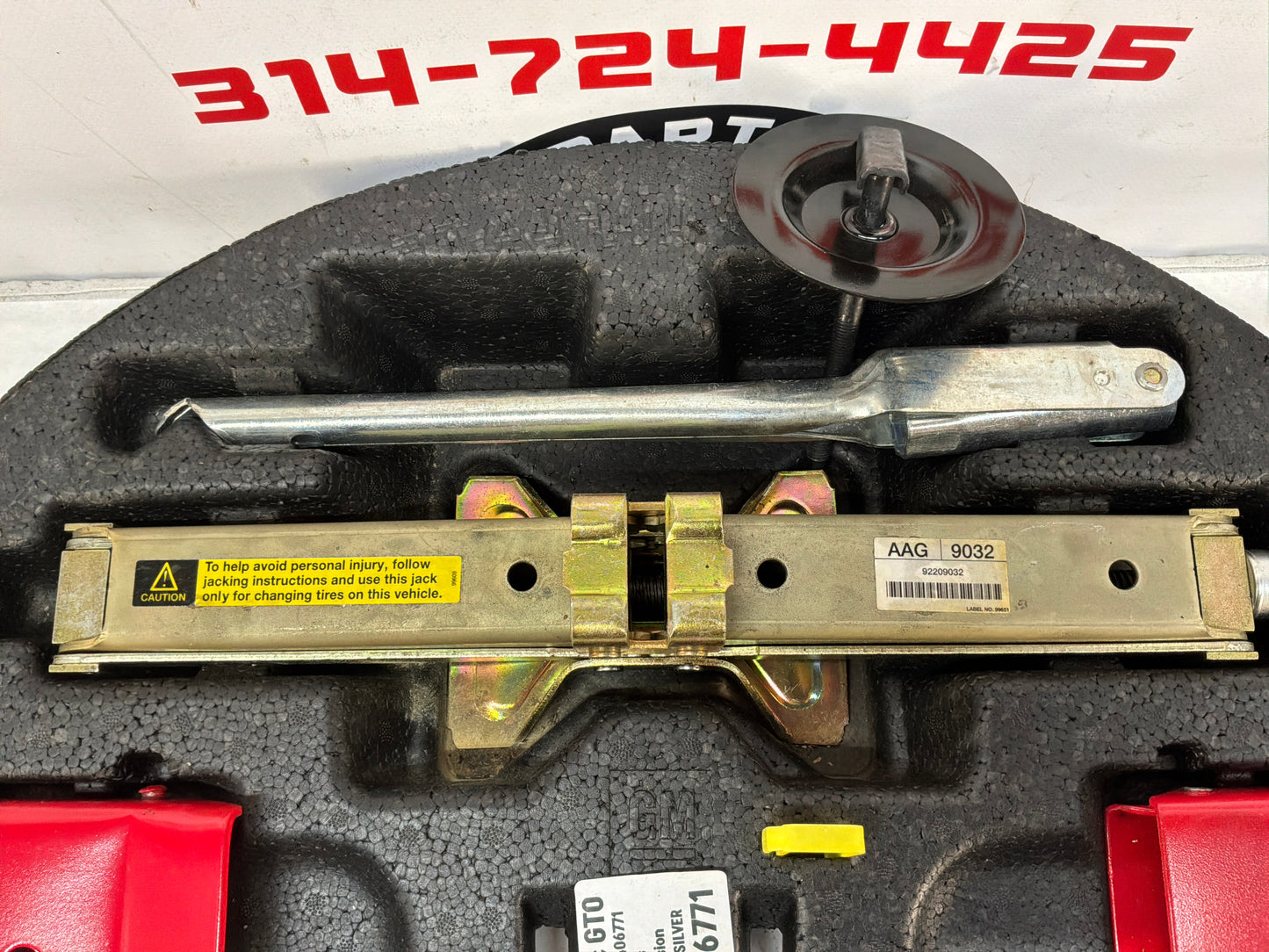 2005 Pontiac GTO Emergency Spare Tire Jack Tool Kit OEM