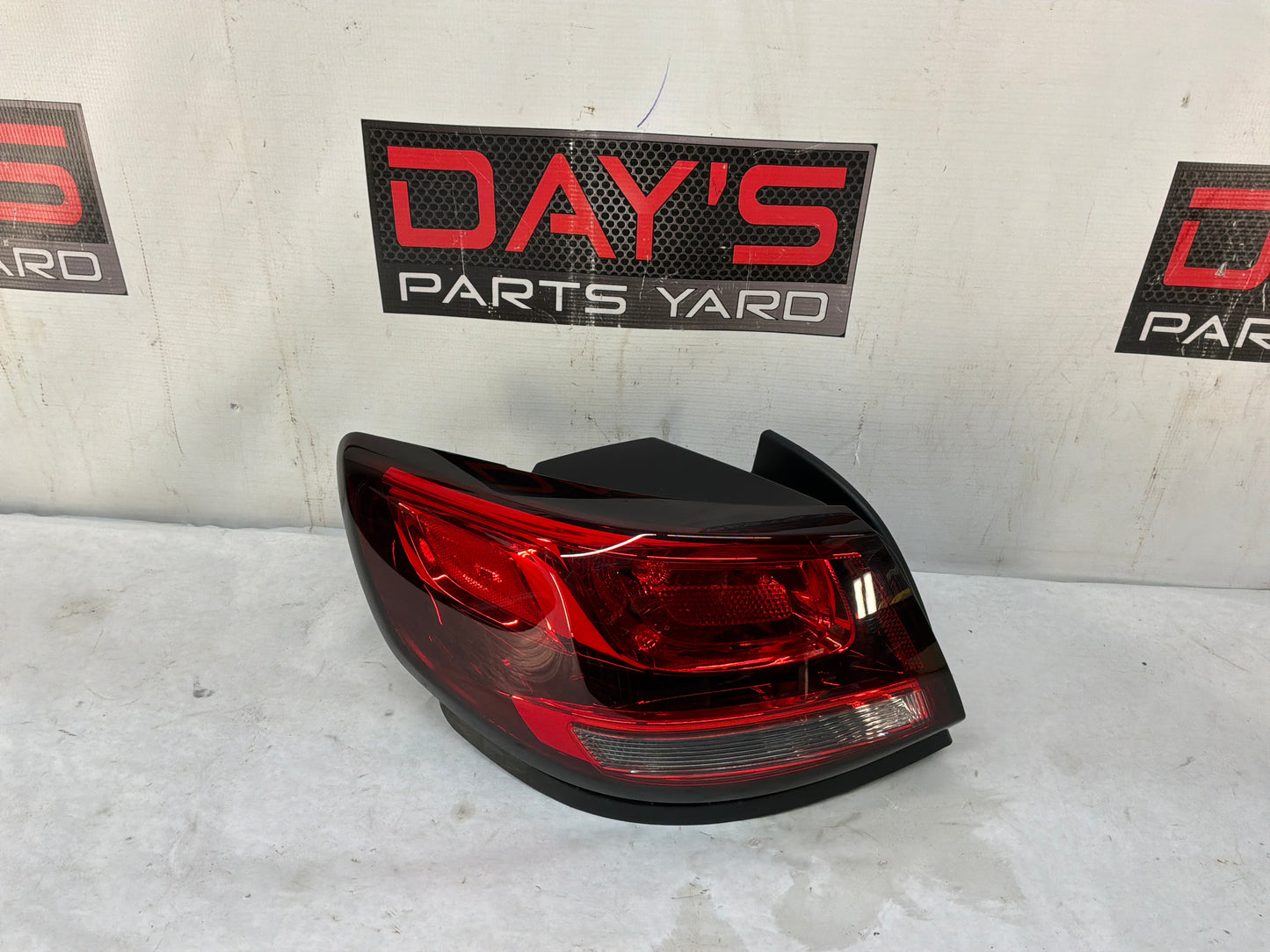 Head light - Day's Parts Yard