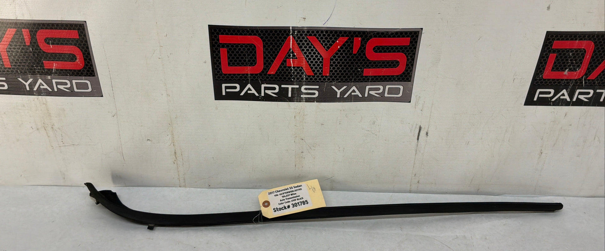 Lh windshield - Day's Parts Yard