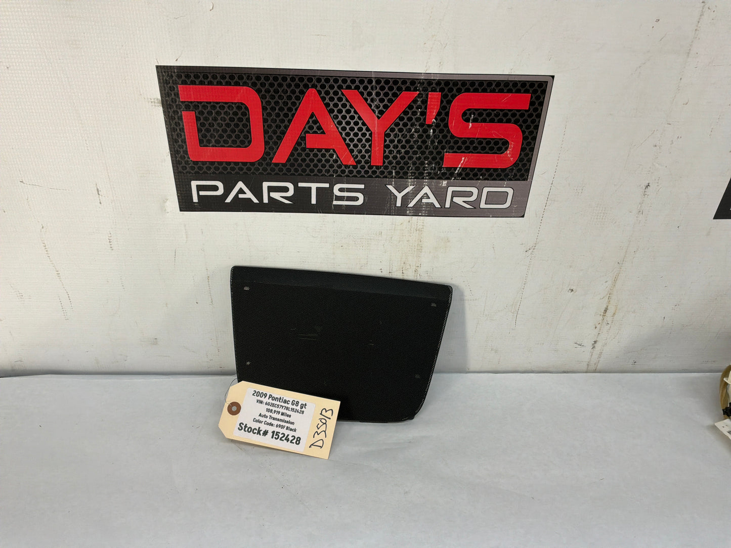 2009 Pontiac G8 GT Center Dash Radio Bezel Speaker Cover Grille OEM - Day's Parts Yard