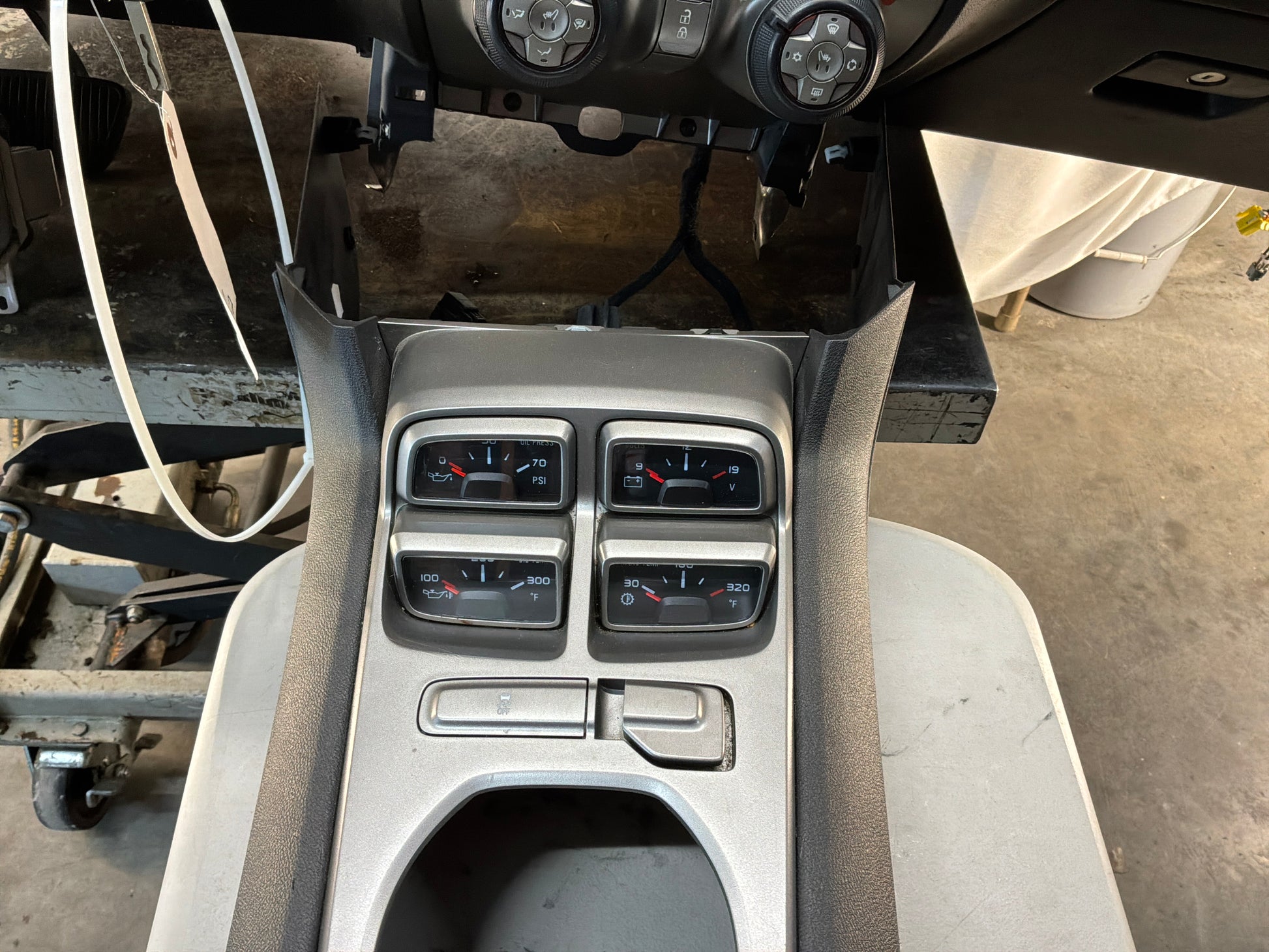 Dash w  enter console and Shifter - Day's Parts Yard