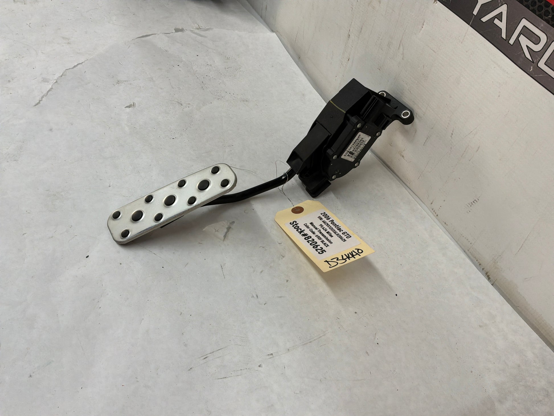 Gas pedal - Day's Parts Yard