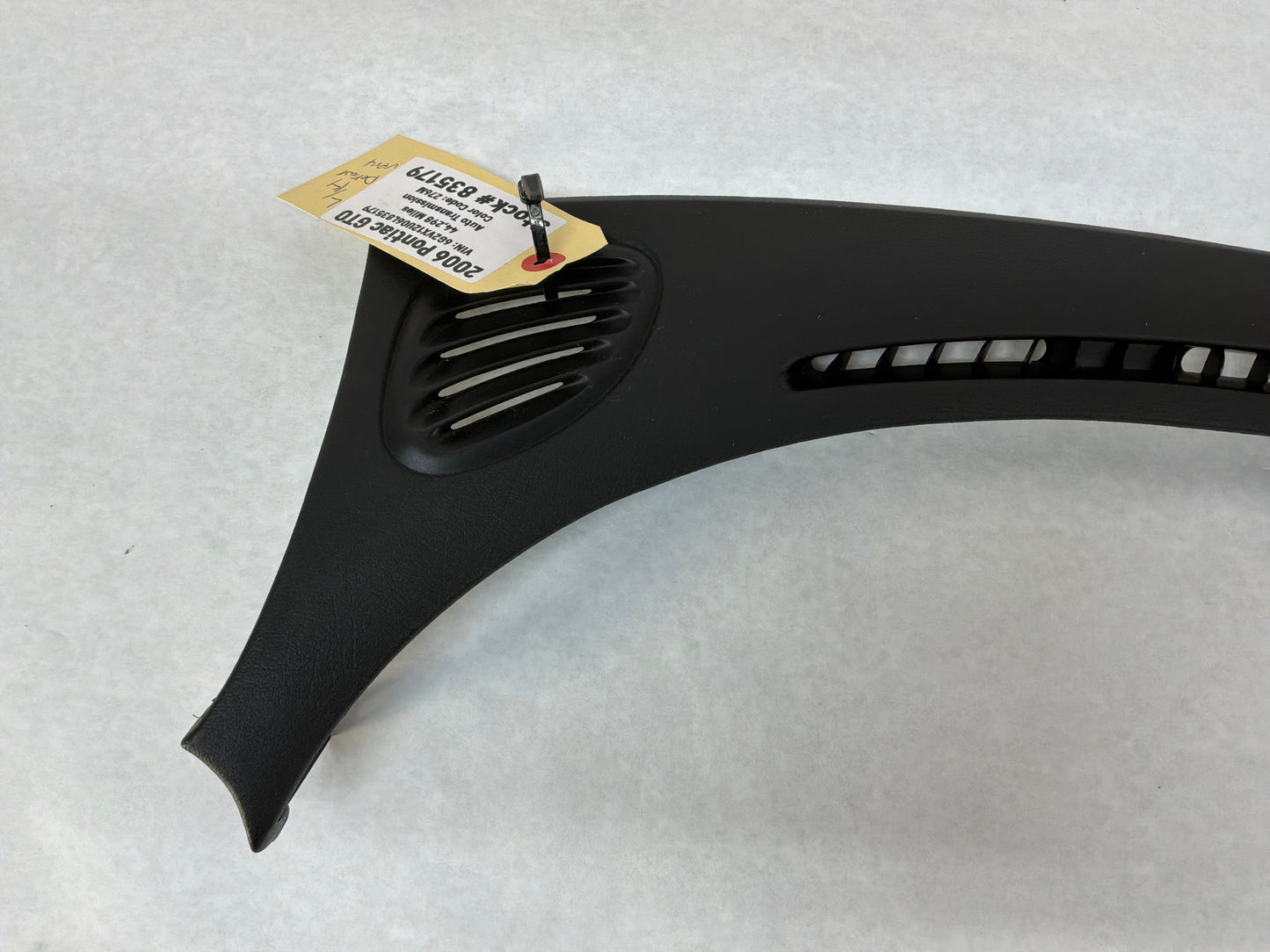 2006 Pontiac GTO LH Driver Dash Cowl Defrost Panel Vent Trim OEM