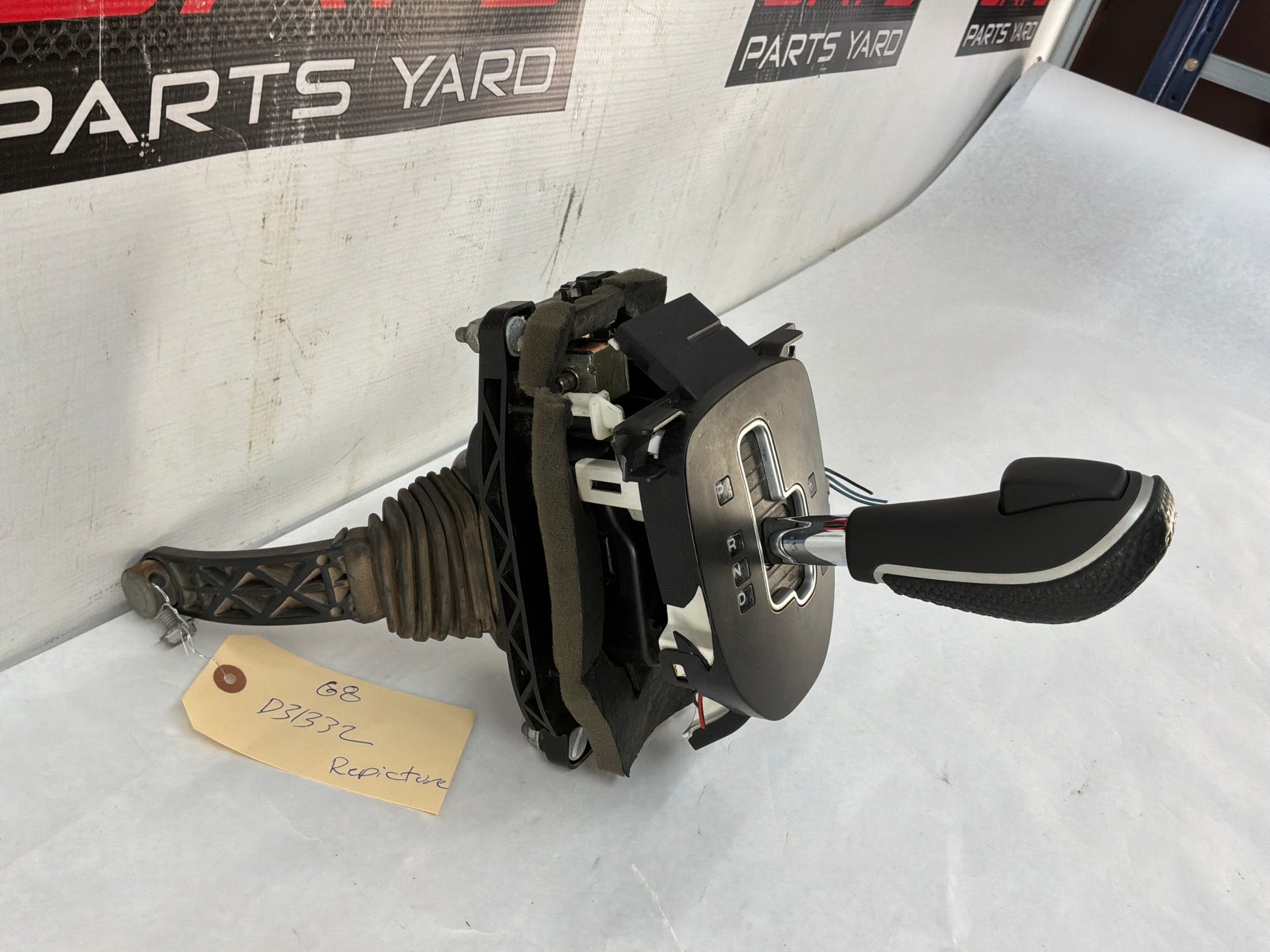 2009 Pontiac G8 Automatic Gear Selector Shifter Assembly OEM - Day's Parts Yard