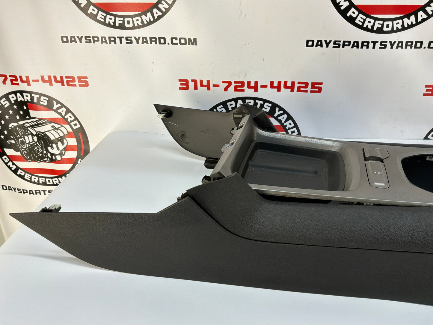 2015 Chevy Camaro SS 1LE Complete Center Console Arm Rest OEM