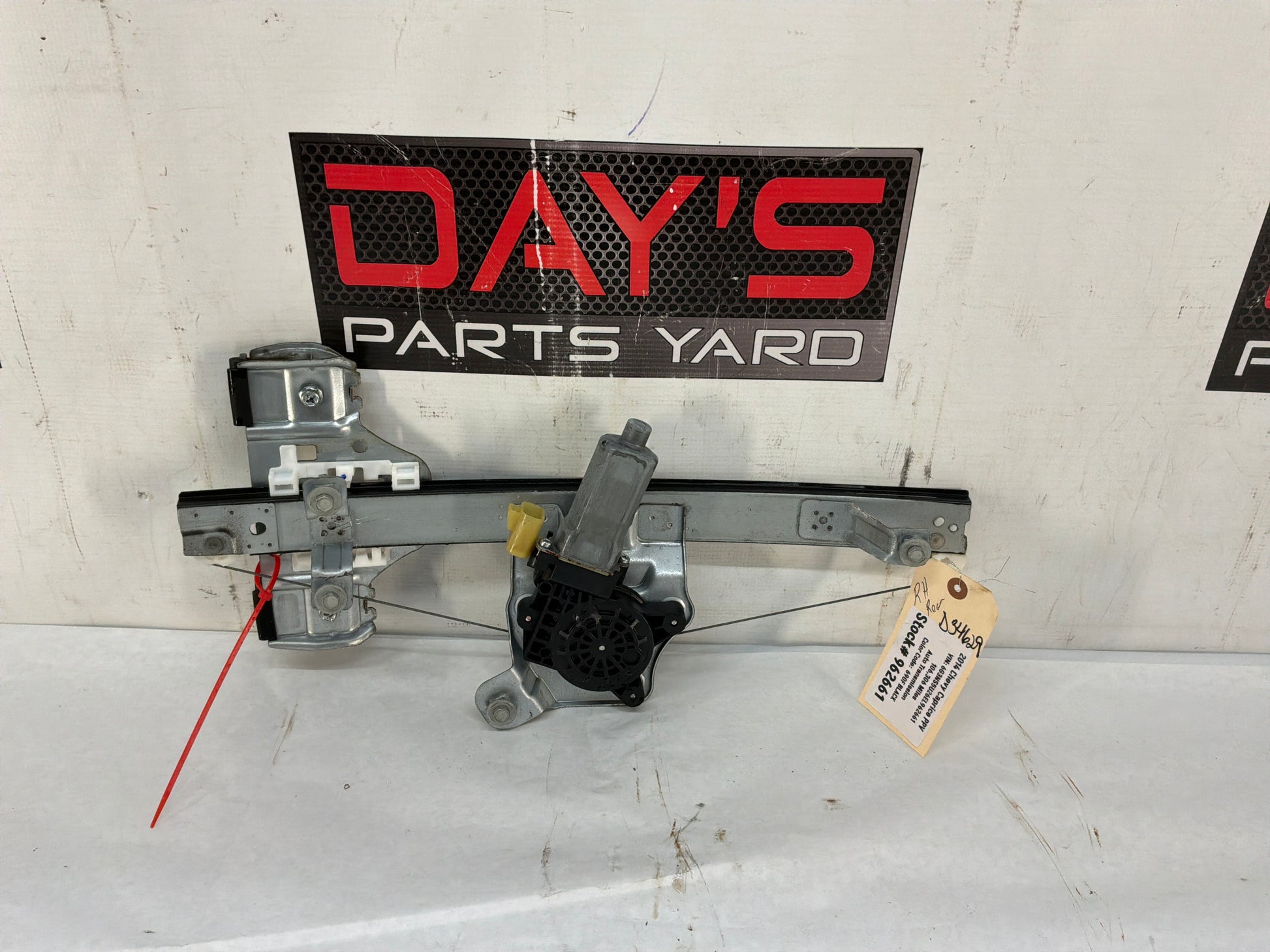Rh rear window reg - Day's Parts Yard
