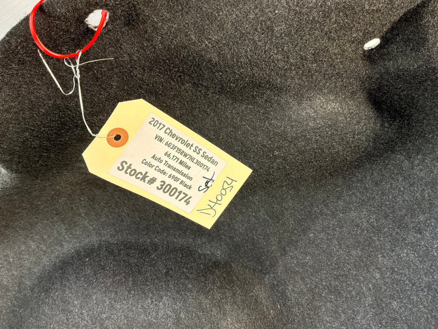 Trunk liner side carpet