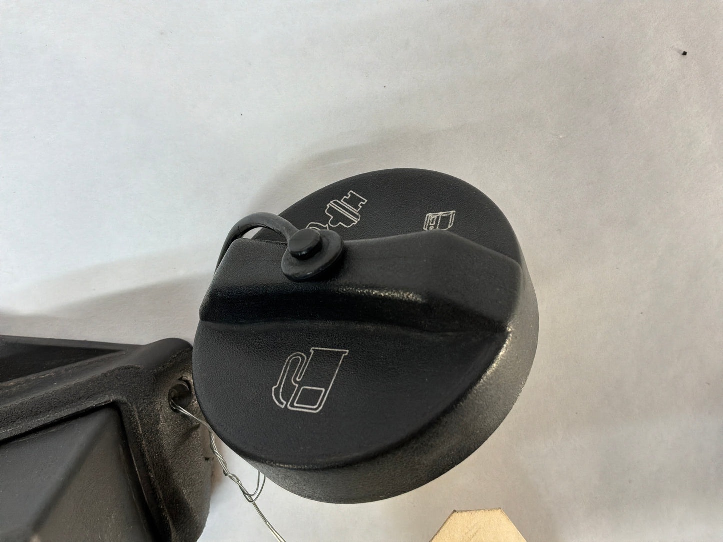 2005 Pontiac GTO Fuel door