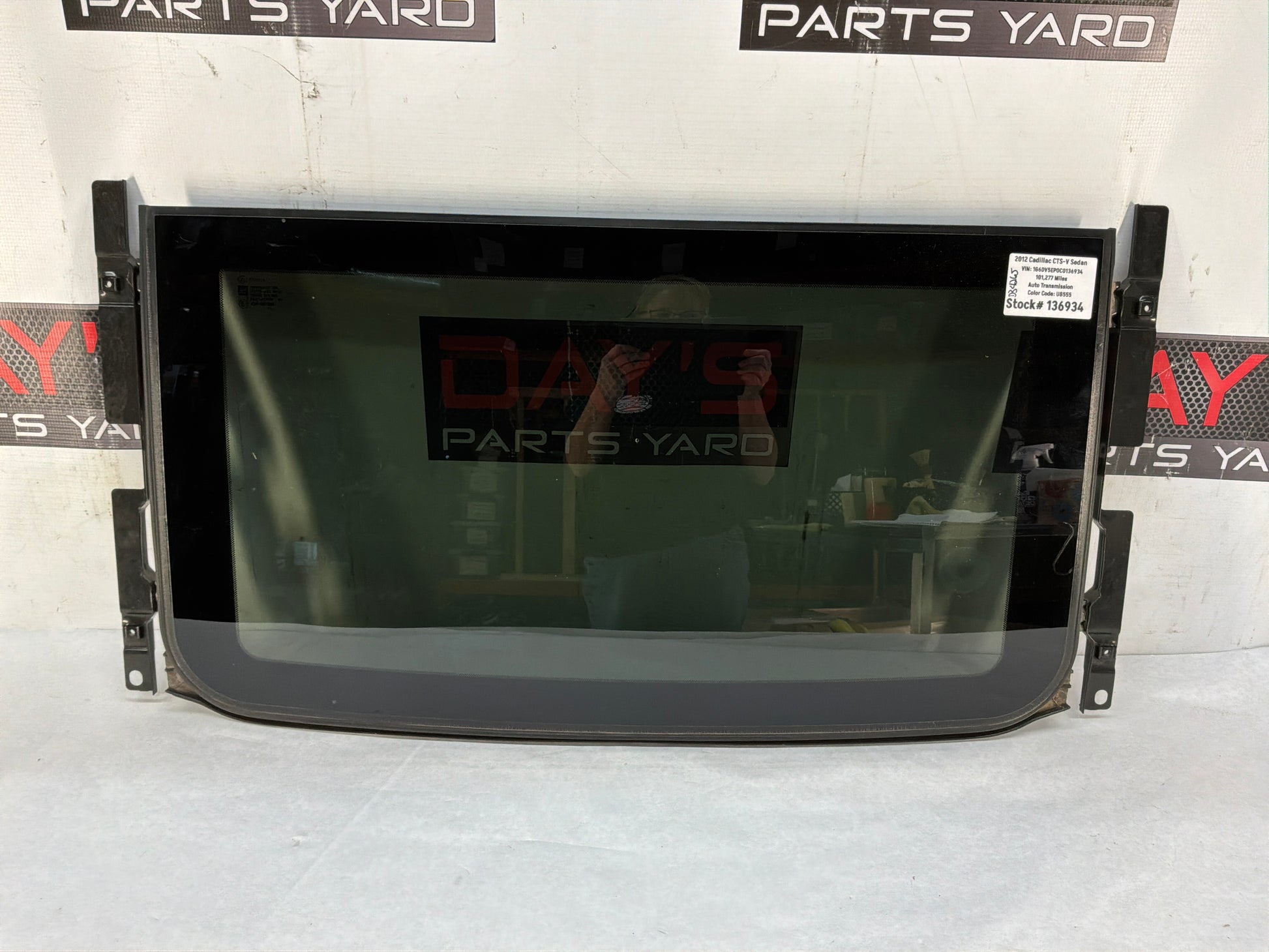 Front sunroof glass - Day's Parts Yard