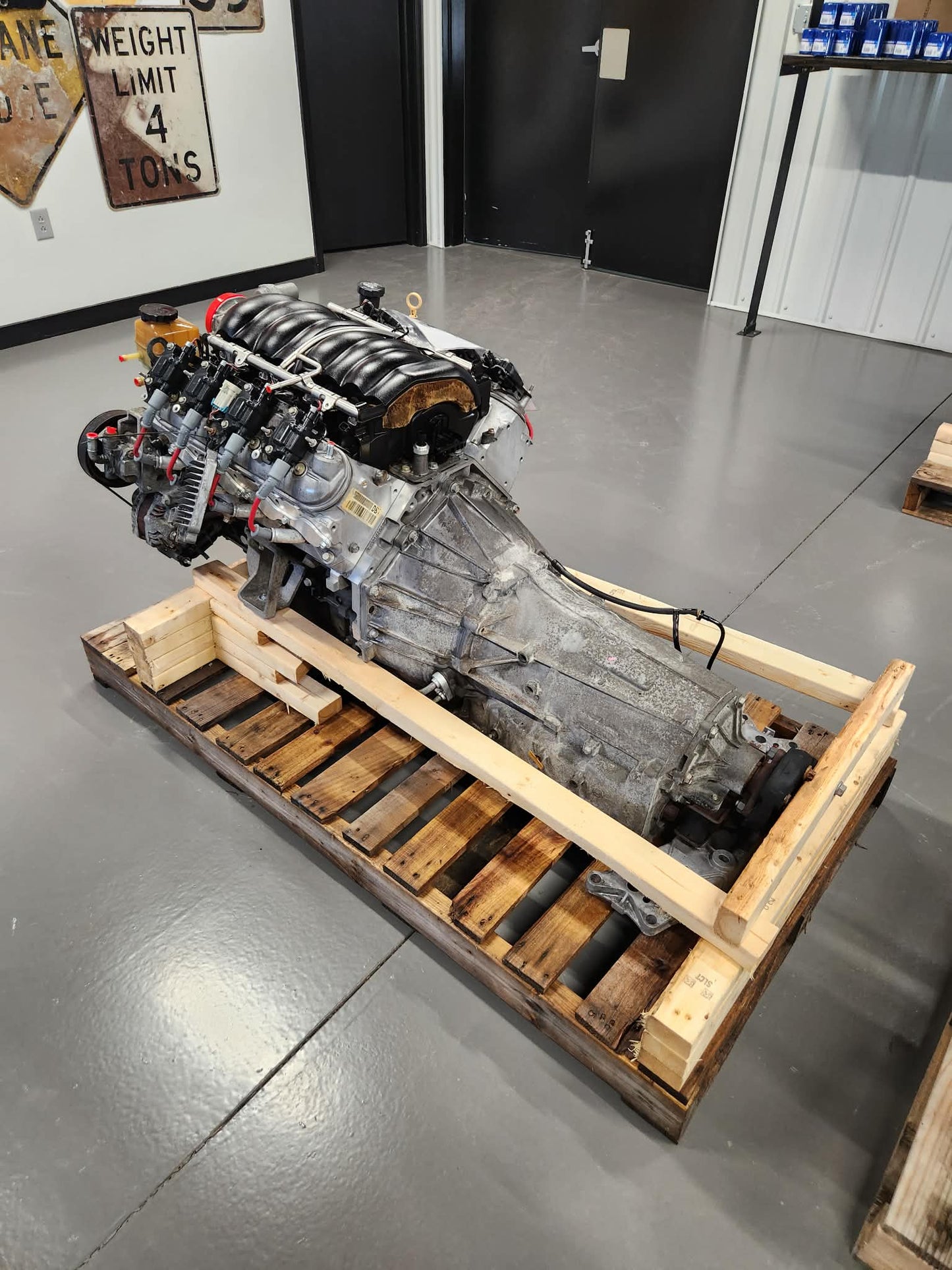 6.0L L76 LS2 Engine 6L80 Automatic Transmission Drivetrain Pullout