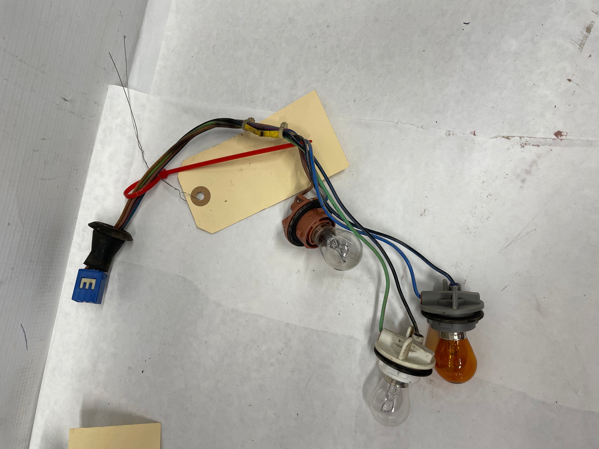 2005 Pontiac GTO RH & LH Taillight Tail Light Wire Wiring Harness Sockets OEM - Day's Parts Yard