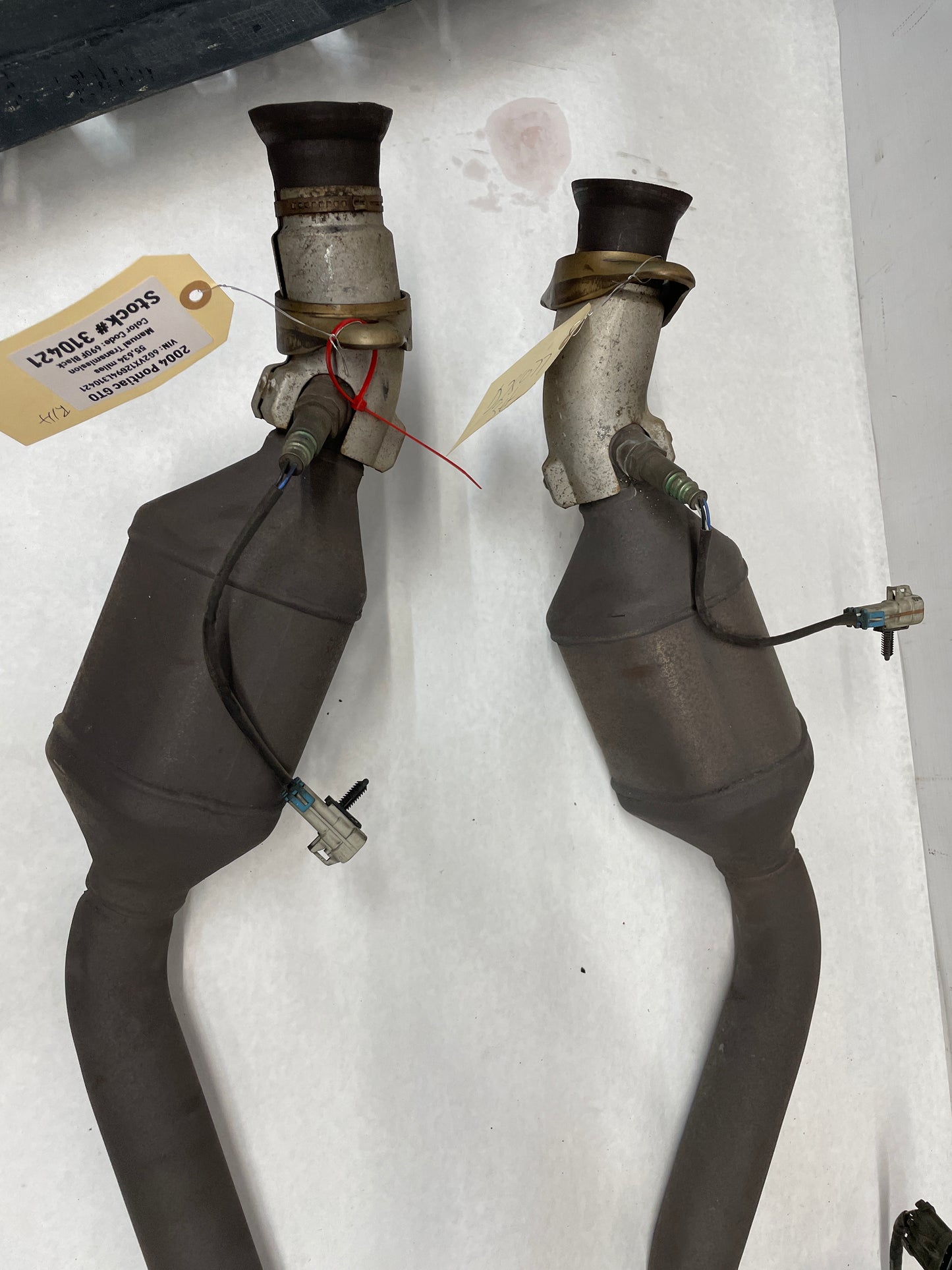 2004 Pontiac GTO RH & LH Exhaust Catalytic Converters Manifold Pipes - Day's Parts Yard