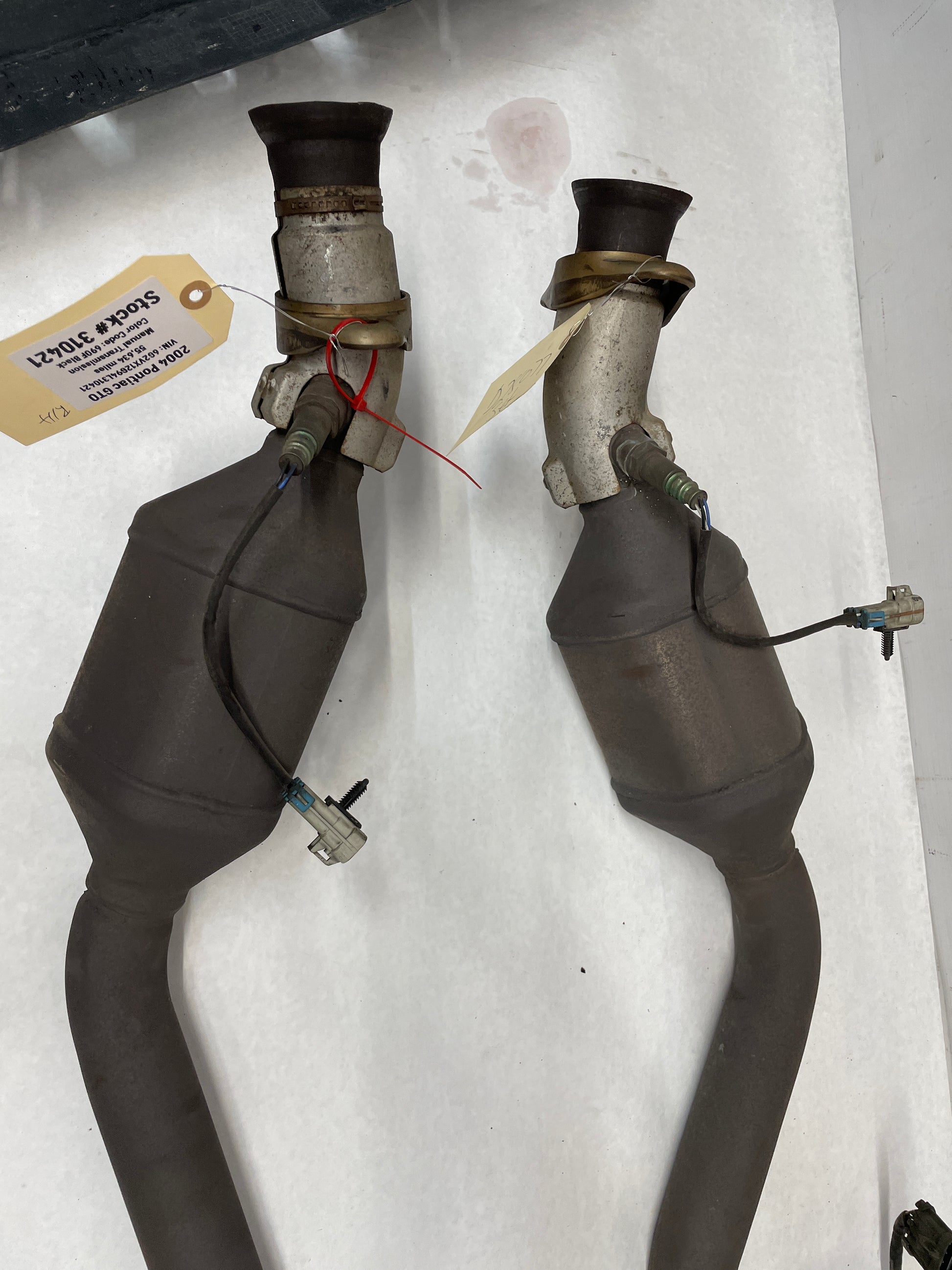 2004 Pontiac GTO RH & LH Exhaust Catalytic Converters Manifold Pipes - Day's Parts Yard