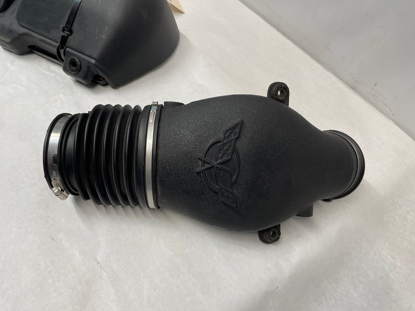 2008 Chevy Corvette Air Cleaner Assembly OEM - Day's Parts Yard