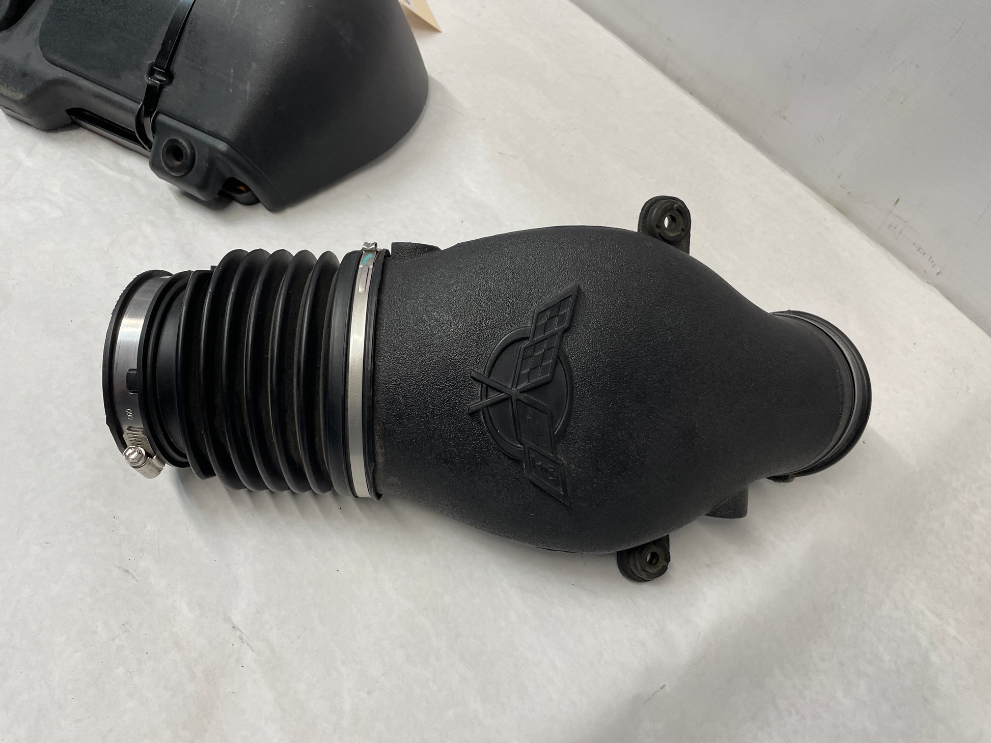 2008 Chevy Corvette Air Cleaner Assembly OEM - Day's Parts Yard