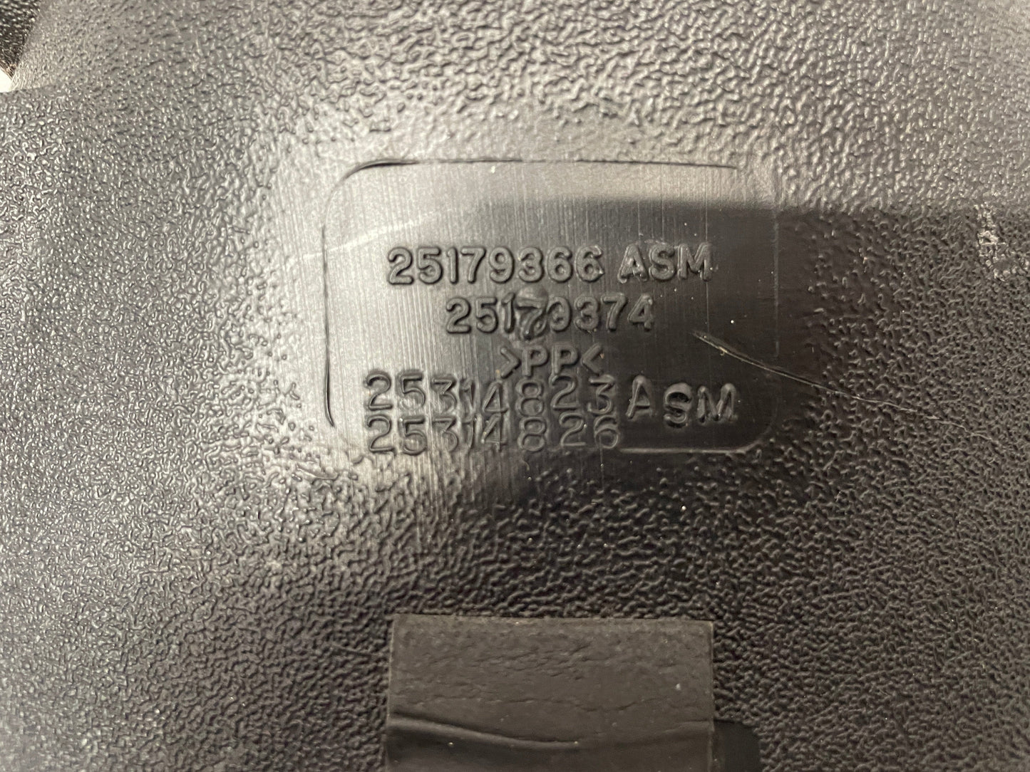 2008 Chevy Corvette Air Cleaner Assembly OEM - Day's Parts Yard