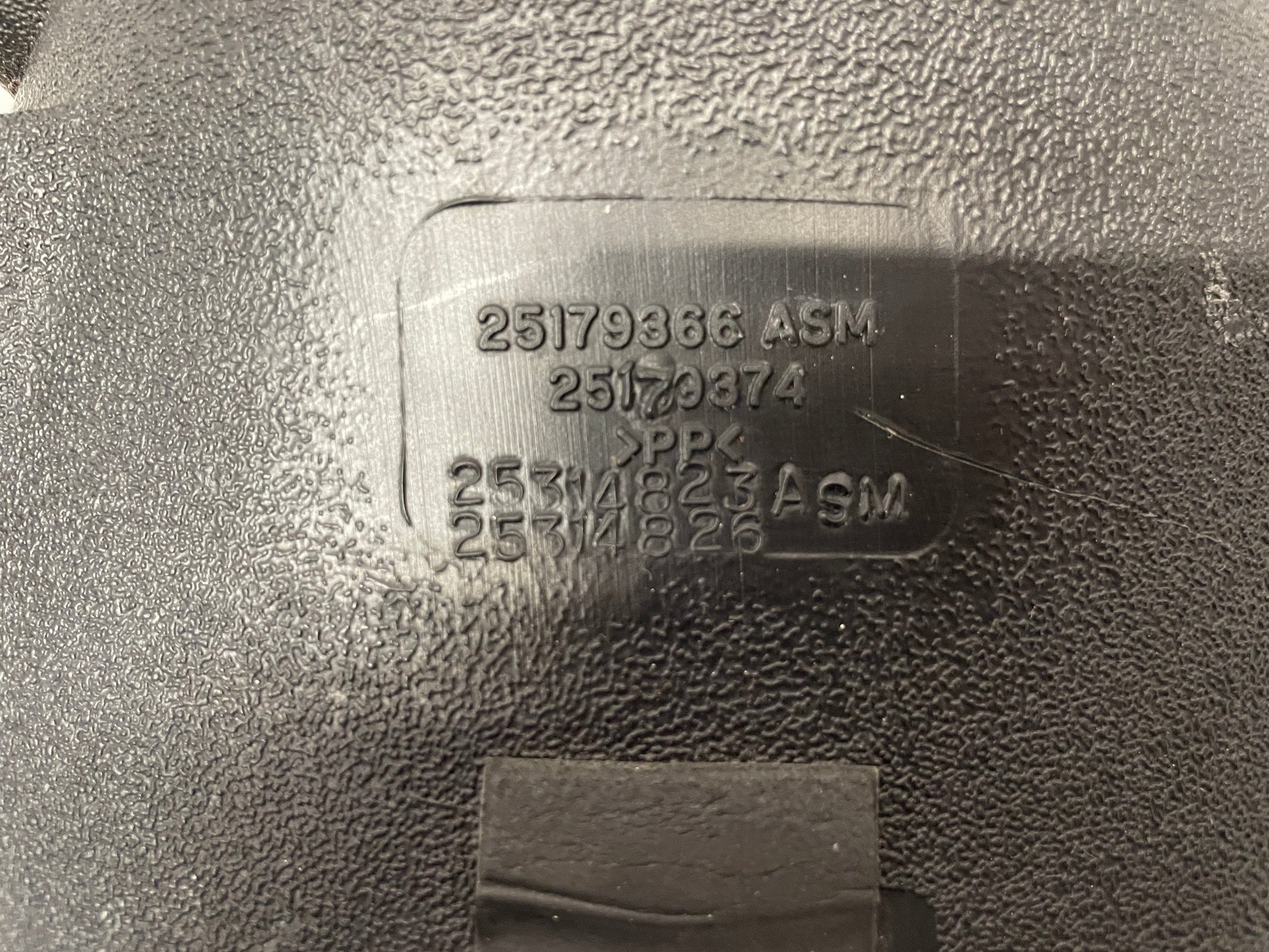 2008 Chevy Corvette Air Cleaner Assembly OEM - Day's Parts Yard