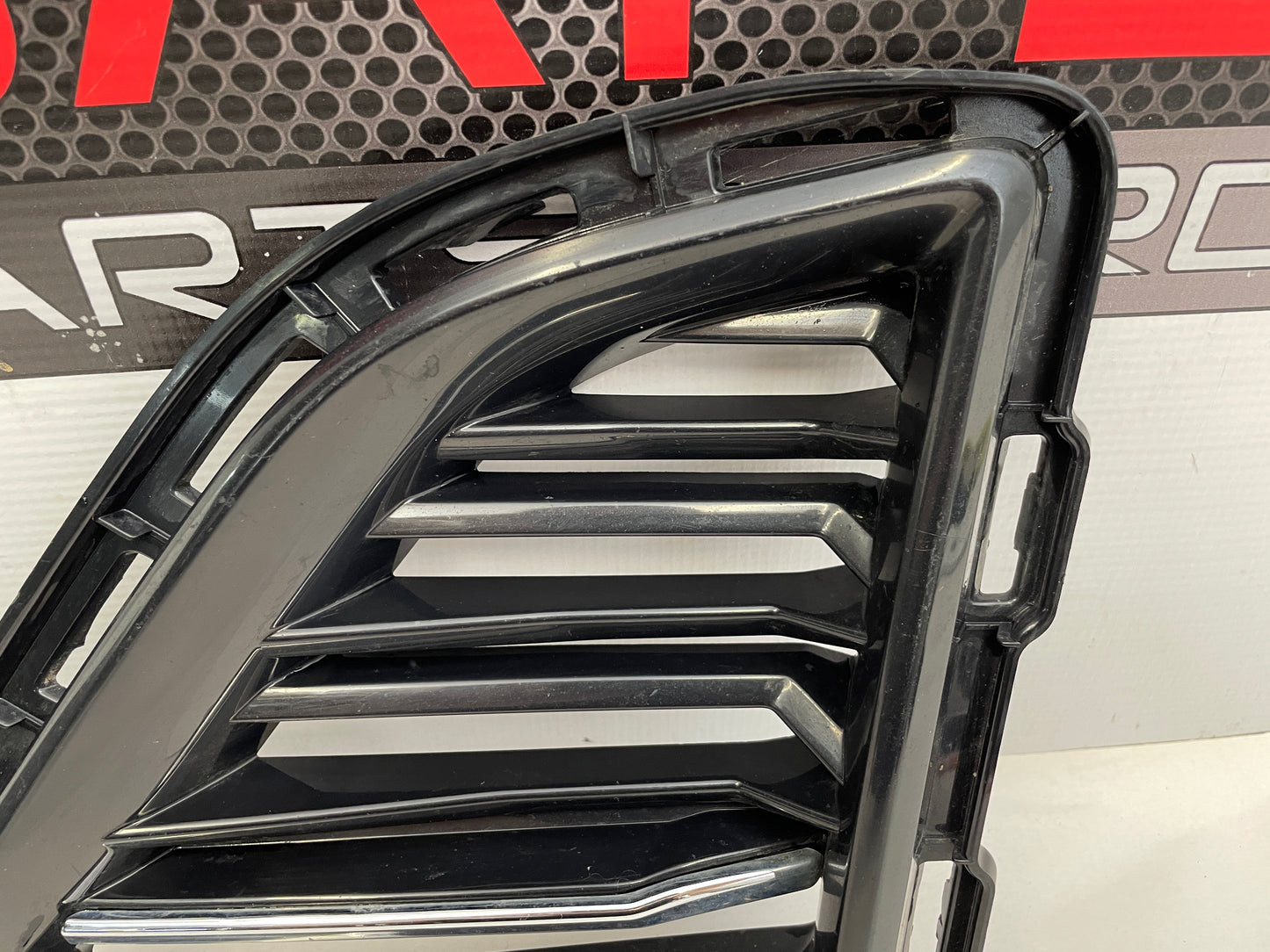 2018 Chevy Camaro SS RH Passenger Front Scoop Cooling Vent OEM
