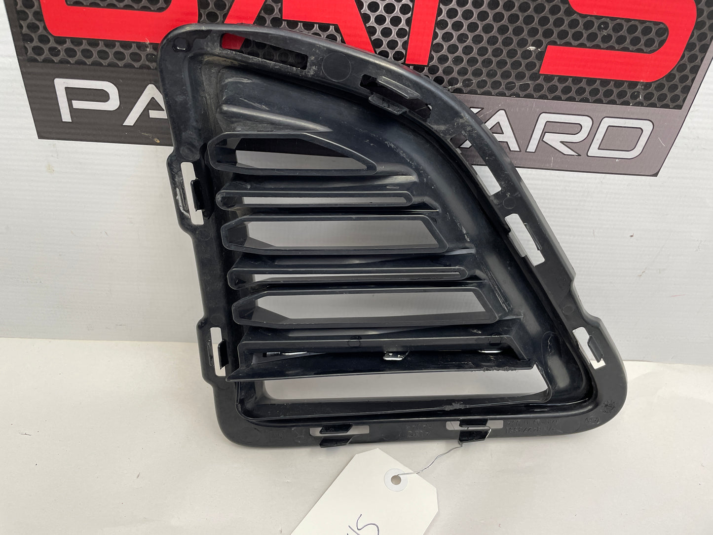 2018 Chevy Camaro SS RH Passenger Front Scoop Cooling Vent OEM