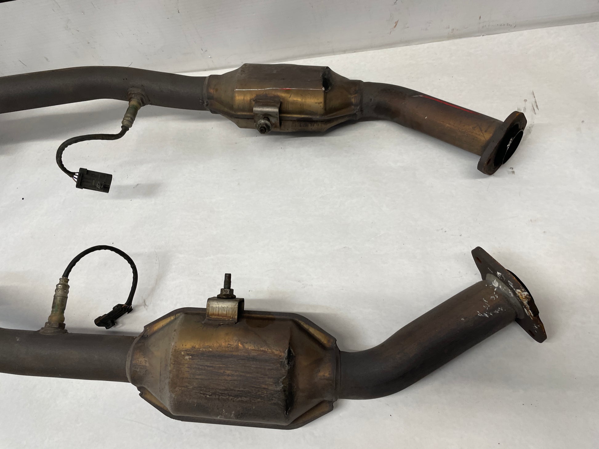 2004 Pontiac GTO RH & LH Exhaust Catalytic Converters Manifold Pipes - Day's Parts Yard